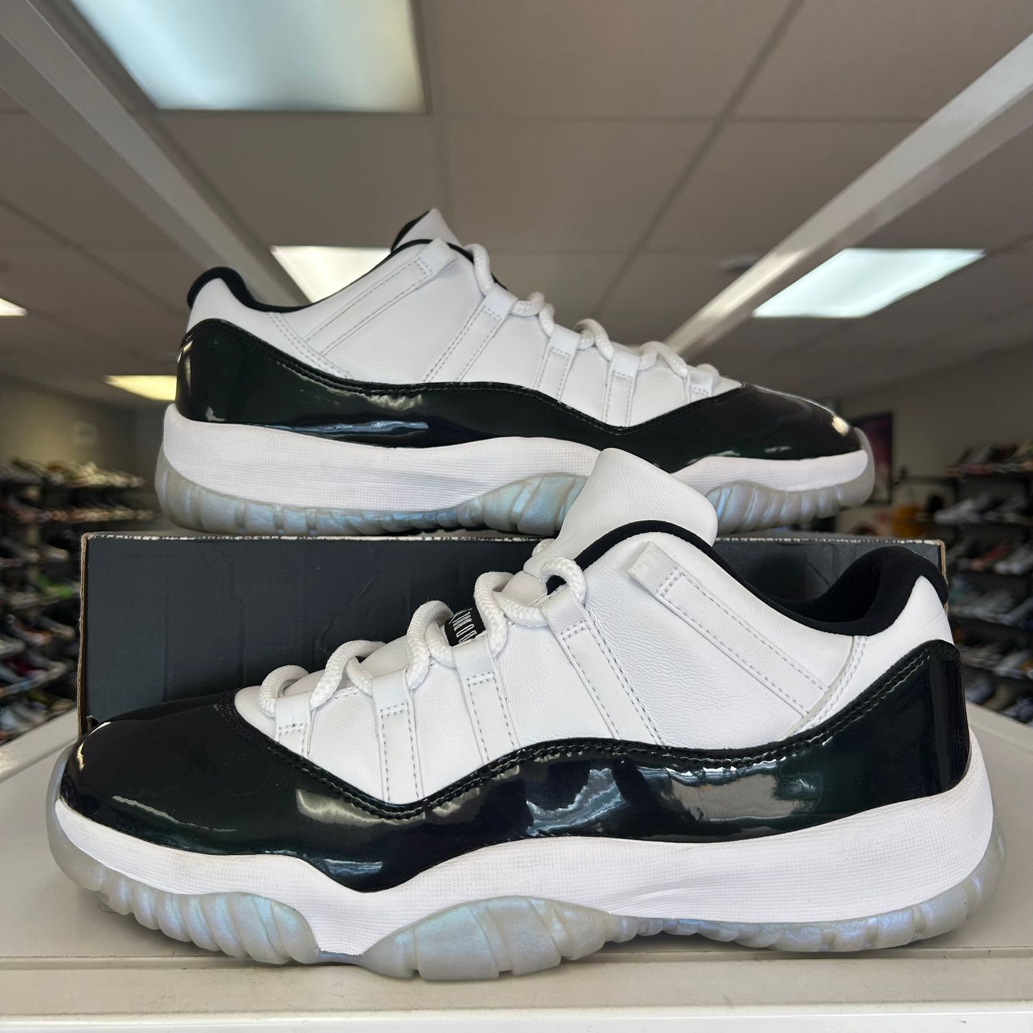 PO2 AIR JORDAN 11 RETRO LOW IRIDESCENT SIZE 11.5