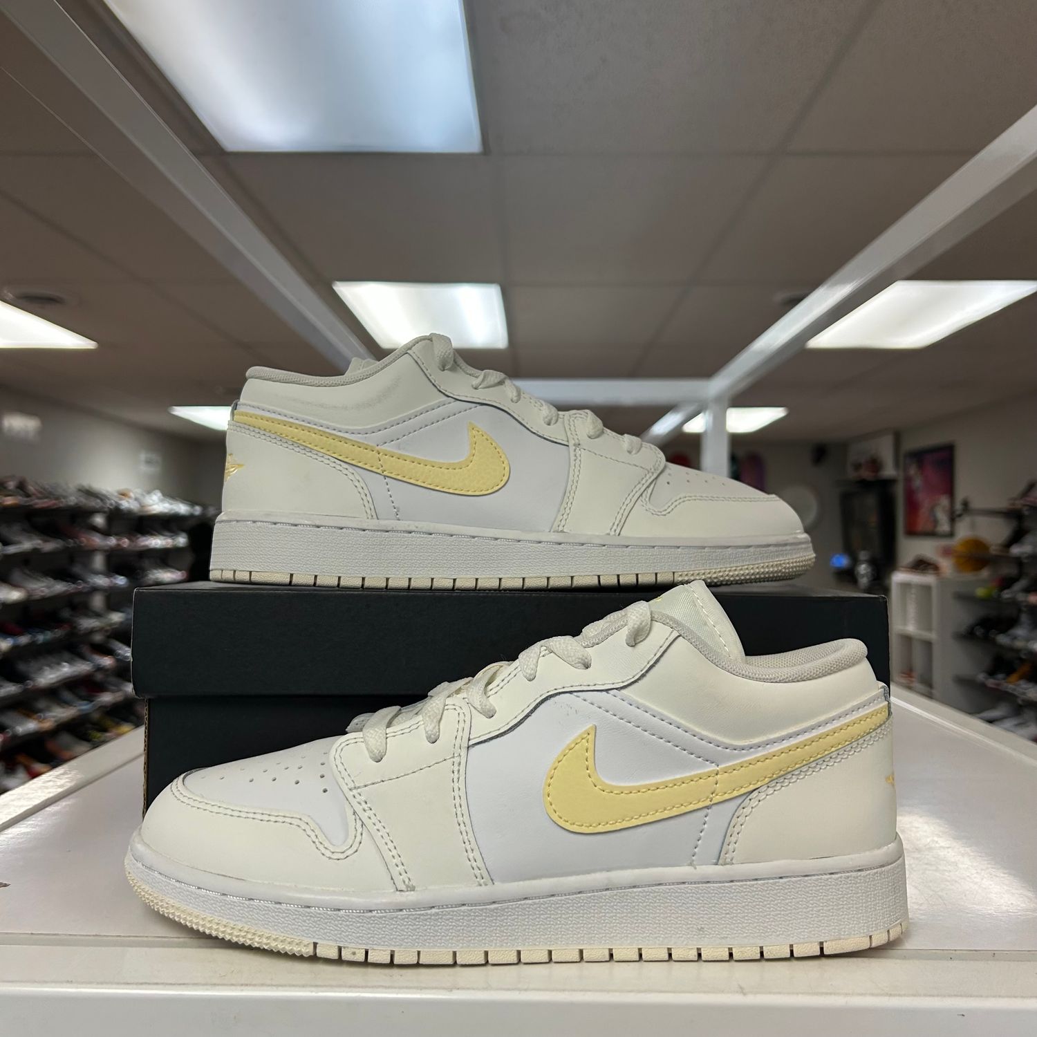 PO AIR JORDAN 1 LOW LIGHT LASER ORANGE (GS) SIZE 7Y