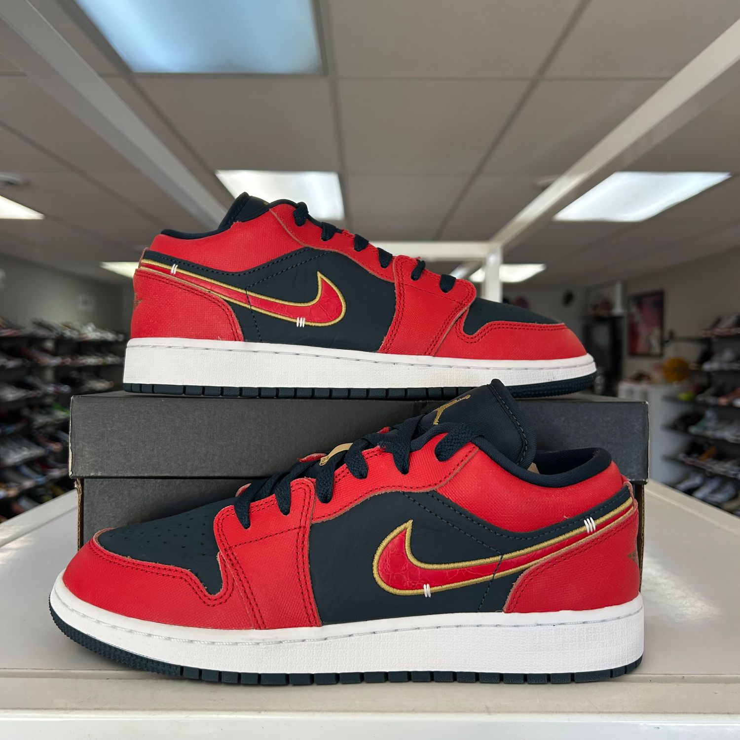 PO AIR JORDAN 1 LOW ARMORY NAVY SPORT RED (GS) SIZE 7Y