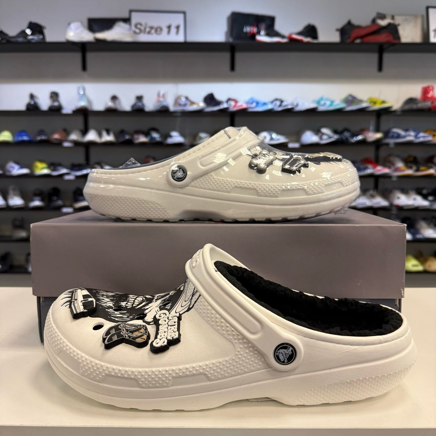 NEW CROCS CLASSIC LINED CLOG LUKE COMBS SKULLY