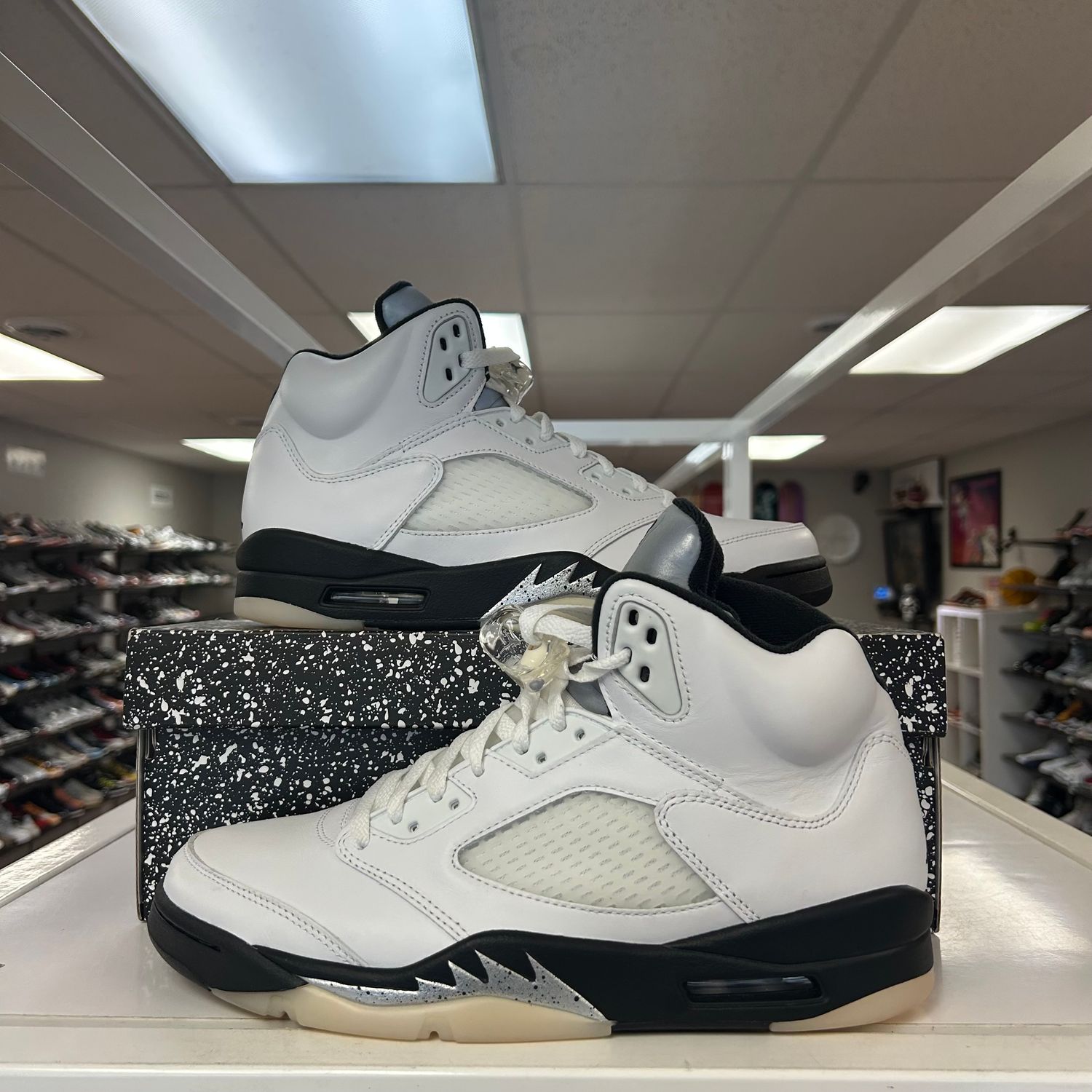 PO AIR JORDAN 5 RETRO REVERSE METALLIC EB SIZE 10