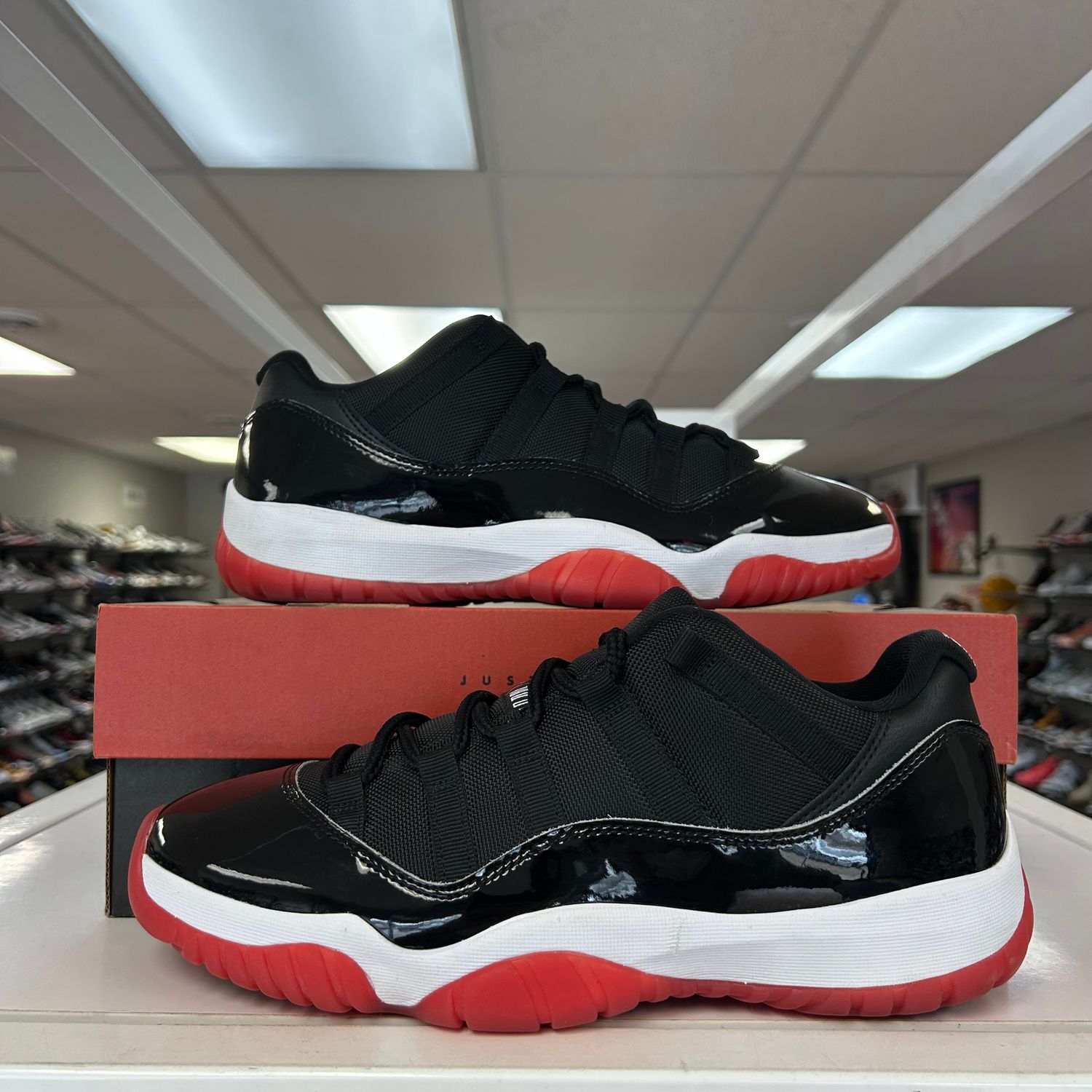 PO2 AIR JORDAN 11 RETRO LOW BRED (2025) SIZE 10.5