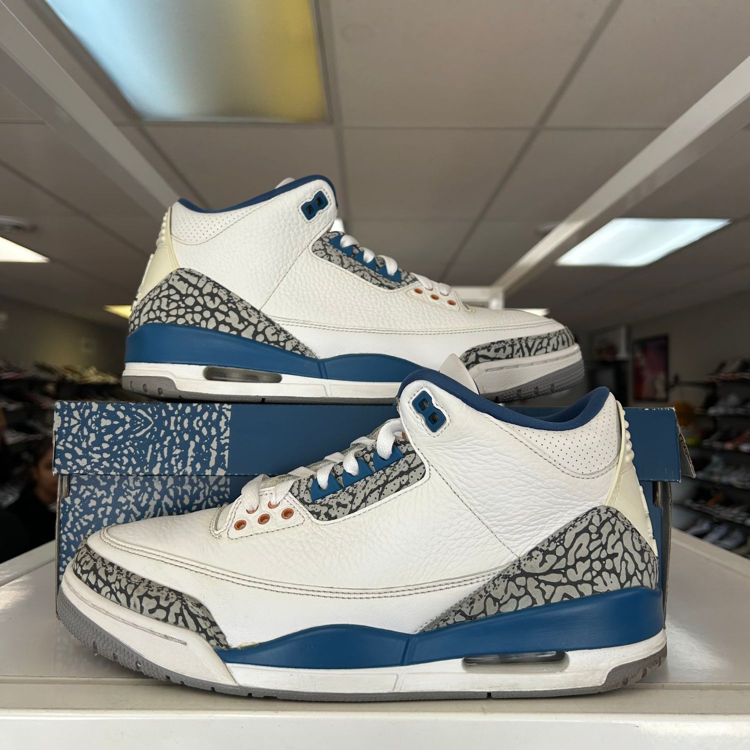 PO AIR JORDAN 3 RETRO WIZARDS SIZE 10.5