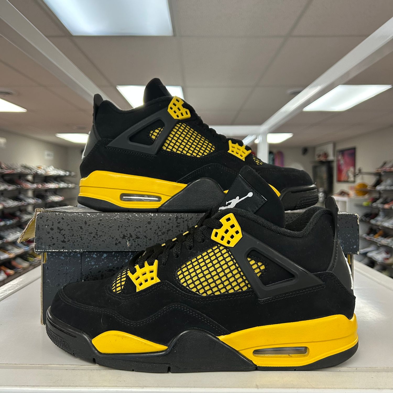 PO3 AIR JORDAN 4 THUNDER EB SIZE 9