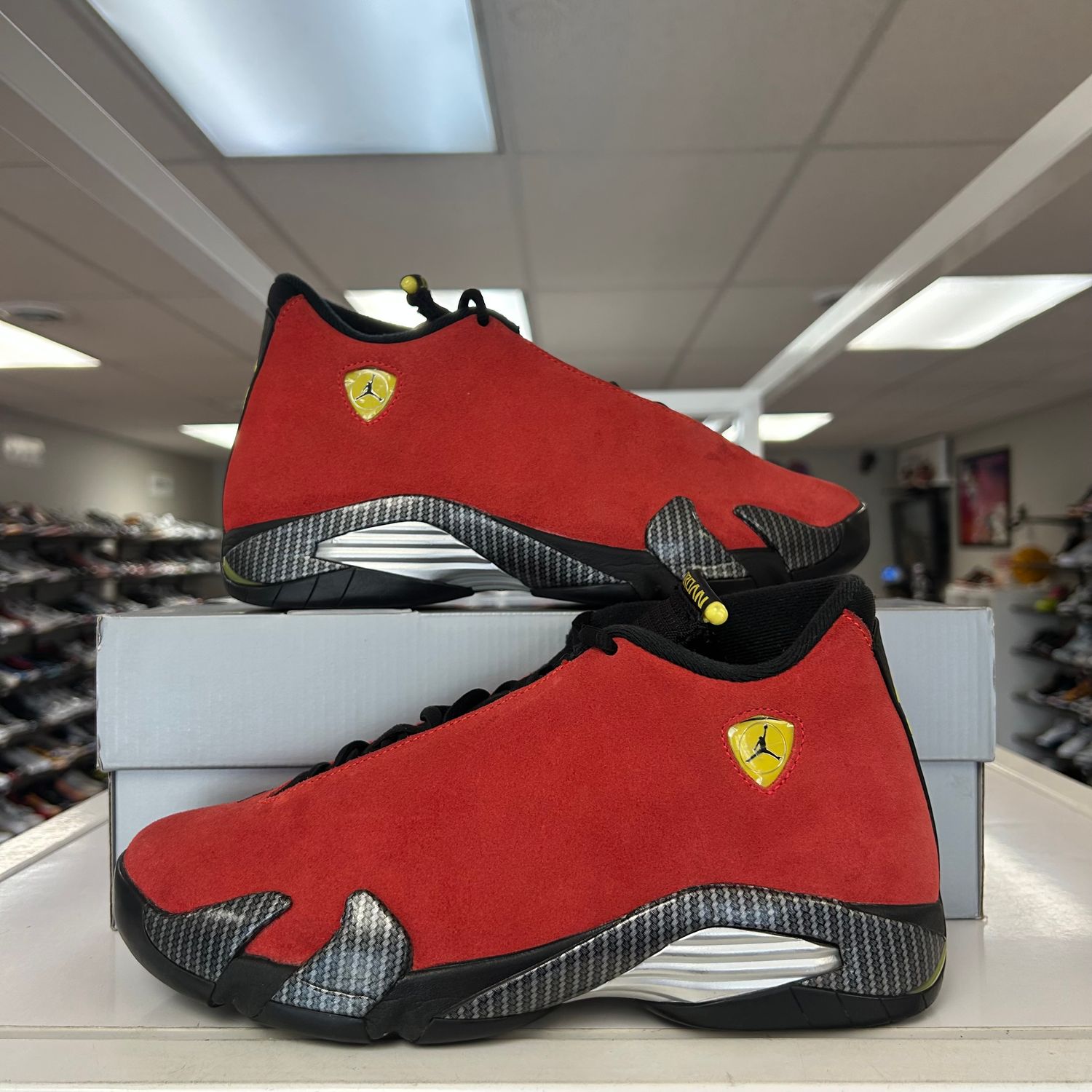 PO2 AIR JORDAN 14 RETRO FERRARI (2025)  SIZE 8