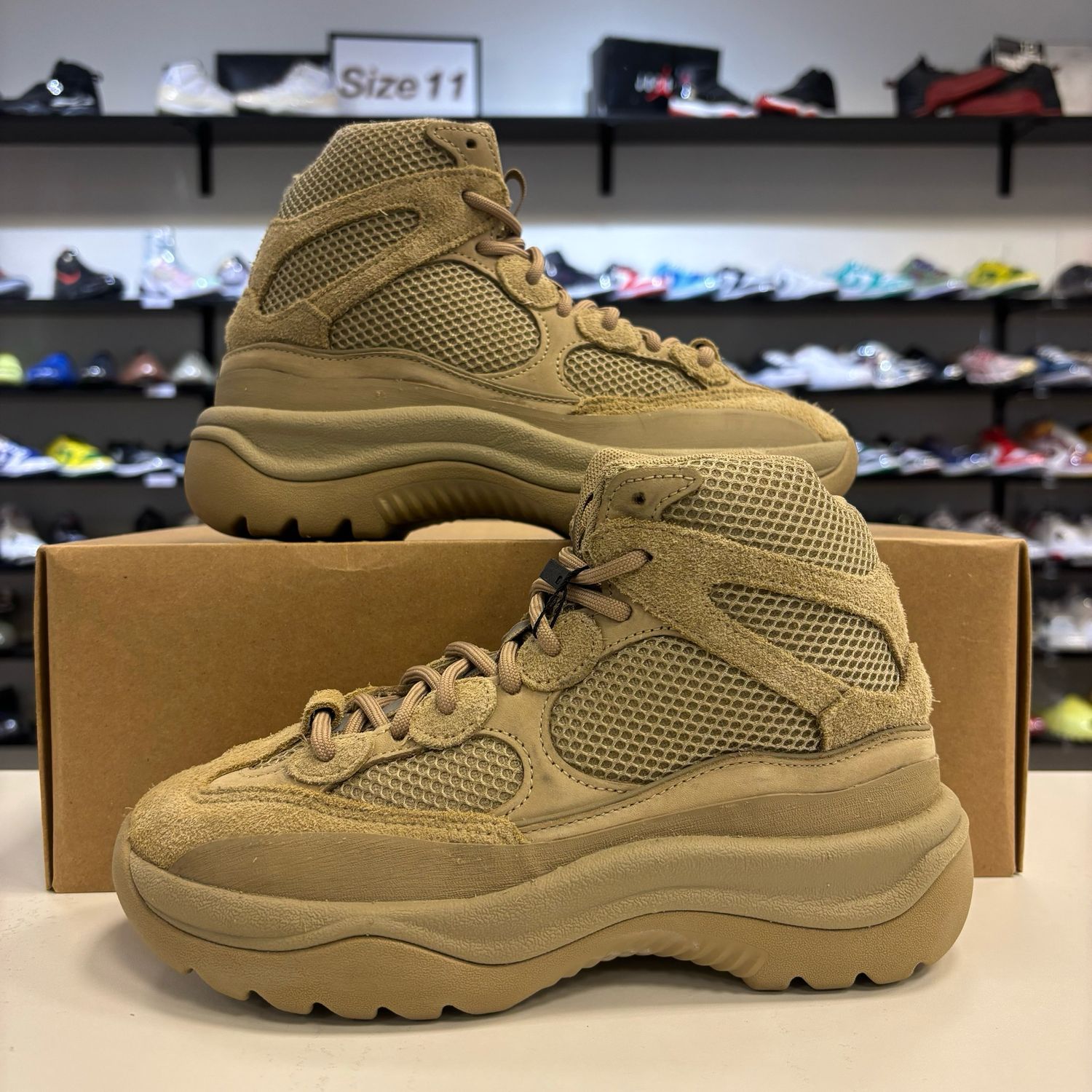 PO NB ADIDAS YEEZY DESERT BOOT ROCK SIZE 5.5