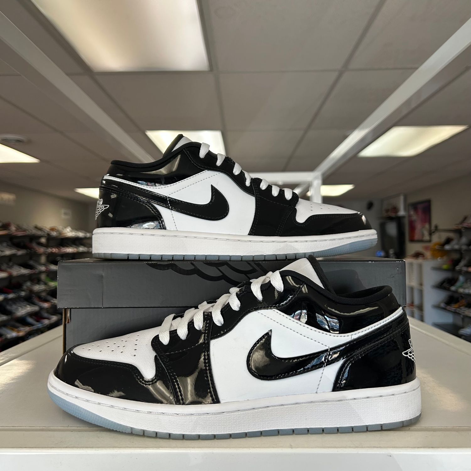 PO AIR JORDAN 1 LOW SE CONCORD SIZE 9.5