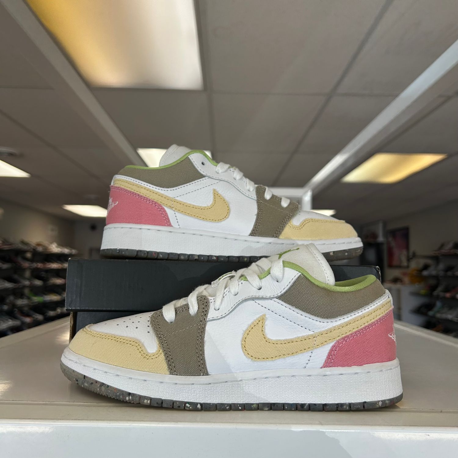 PO AIR JORDAN 1 LOW PASTEL GRIND VIVID GREEN (GS) SIZE 4Y