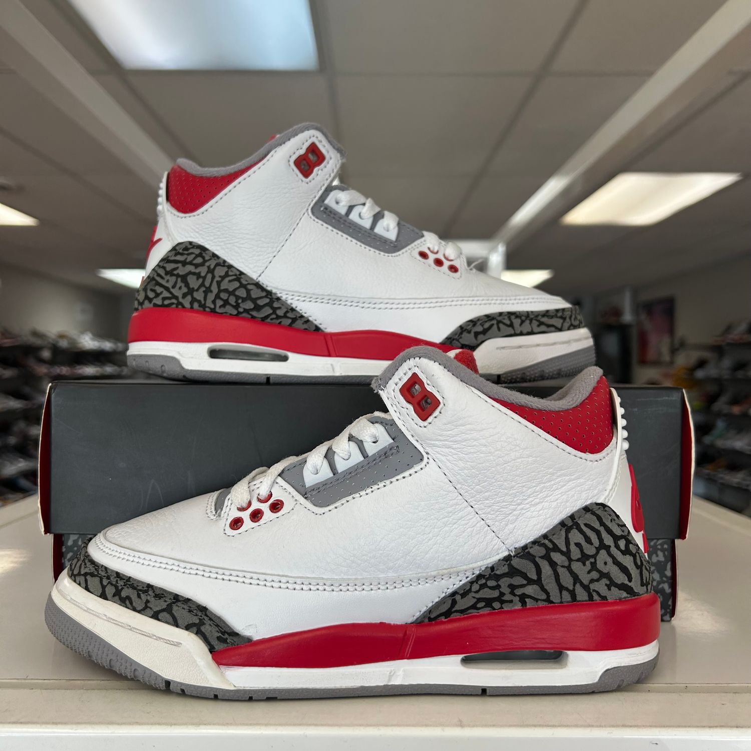 PO AIR JORDAN 3 RETRO FIRE RED (2022)(GS) SIZE 4Y
