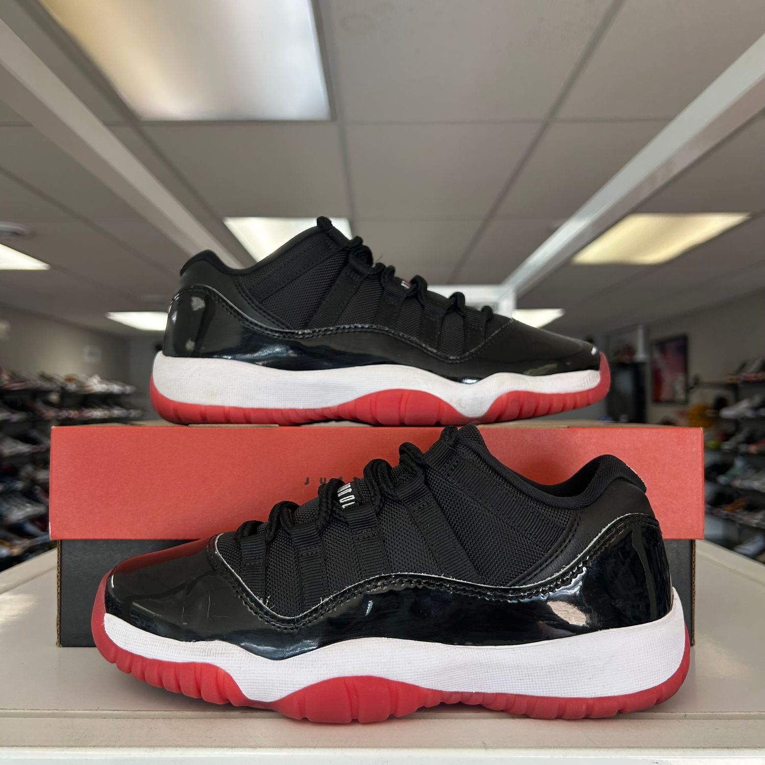 PO AIR JORDAN 11 RETRO LOW BRED (GS) (2025) SIZE 6.5Y