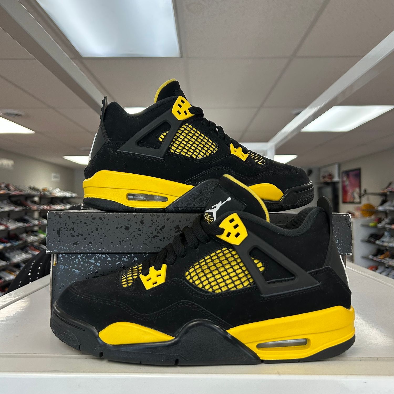 PO2 AIR JORDAN 4 RETRO THUNDER (2023)(GS) SIZE 7Y