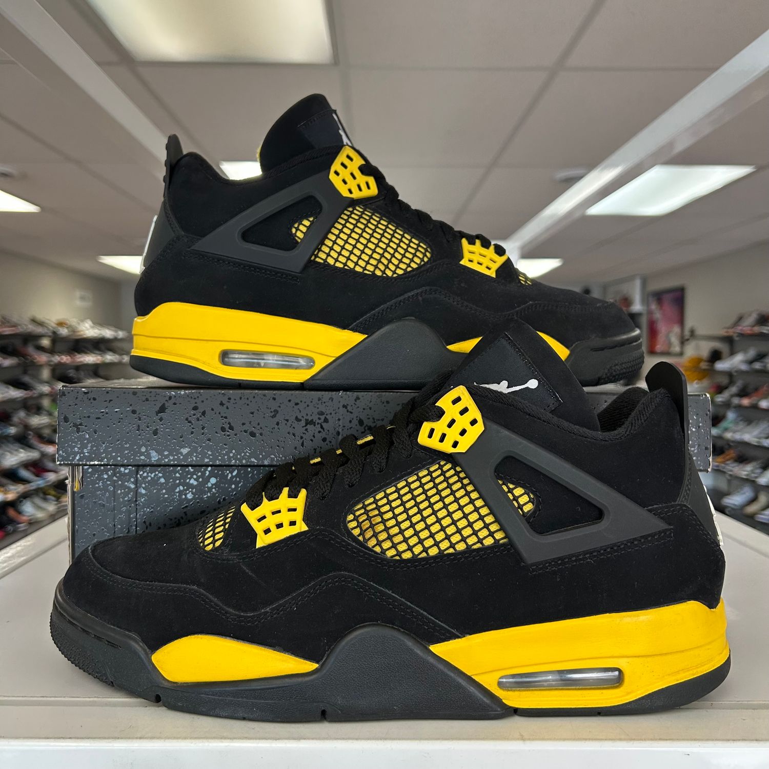 PO2 AIR JORDAN 4 THUNDER (2023) SIZE 11
