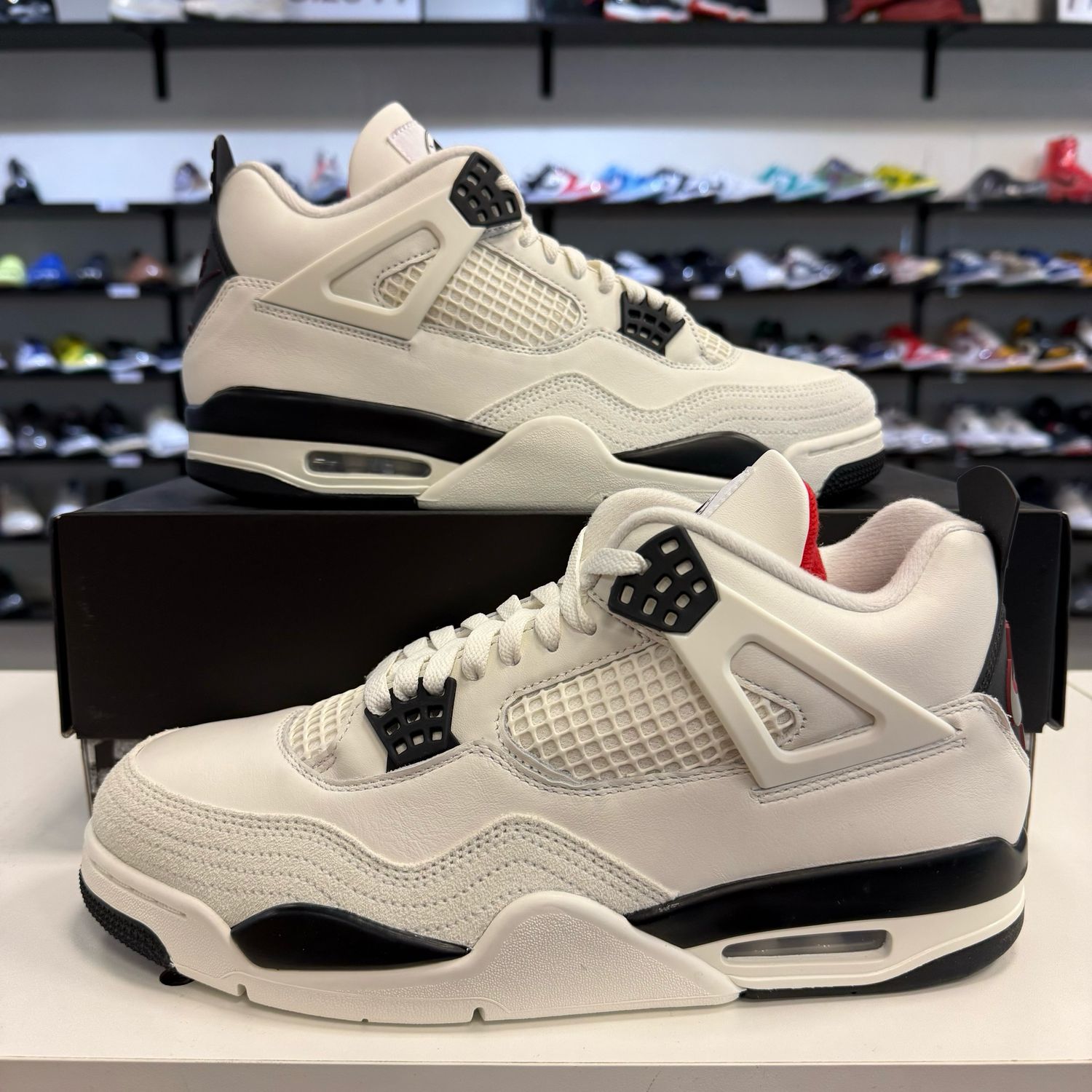 NEW AIR JORDAN 4 RETRO FLIGHT CLUB