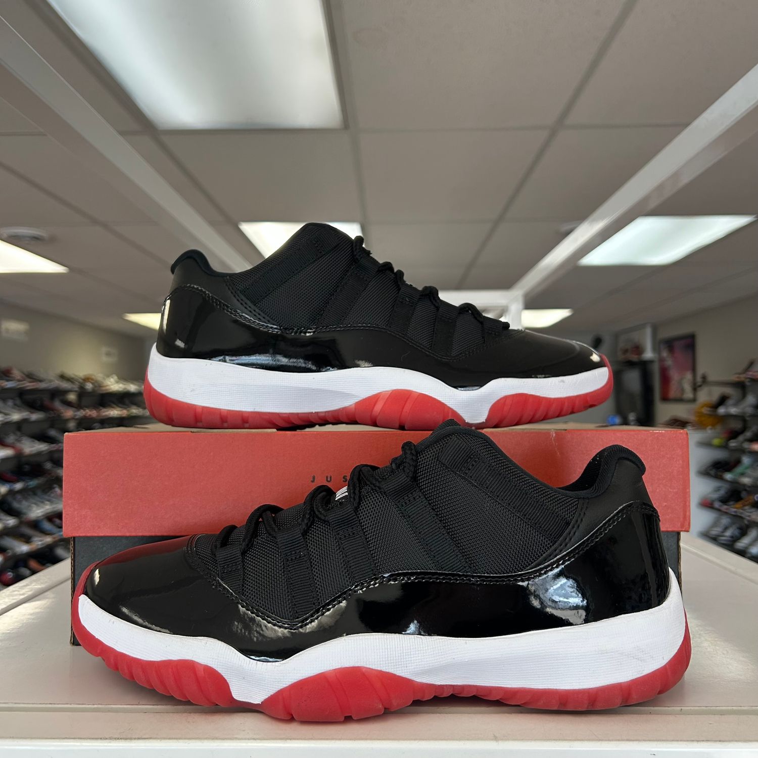 PO2 AIR JORDAN 11 RETRO LOW BRED (2025) SIZE 10.5