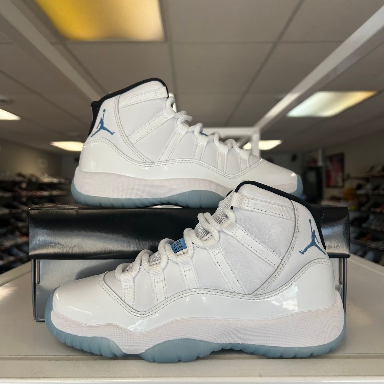 PO AIR JORDAN 11 RETRO LEGEND BLUE (2024) (GS) SIZE 4Y