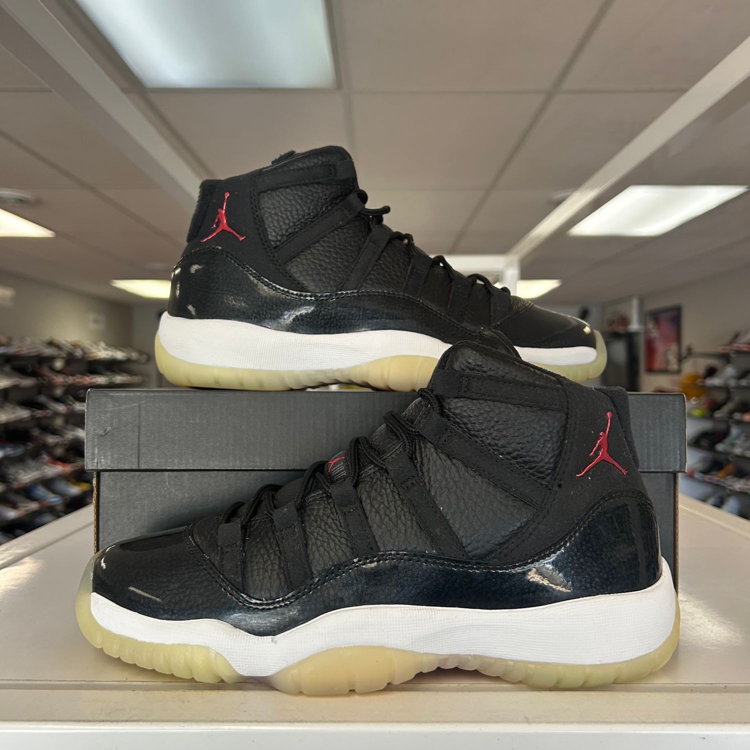 PO AIR JORDAN 11 RETRO 72-10 (GS) SIZE 6.5Y