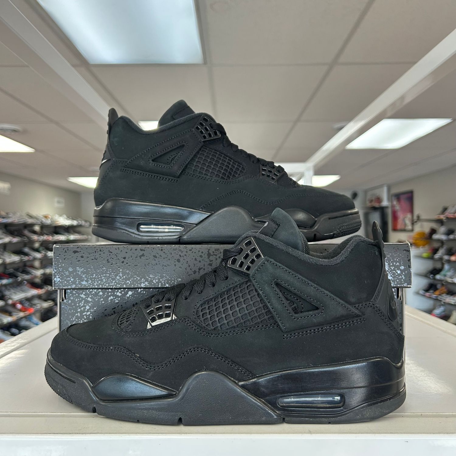 PO2 AIR JORDAN 4 BLACK CAT (2025)  SIZE 9