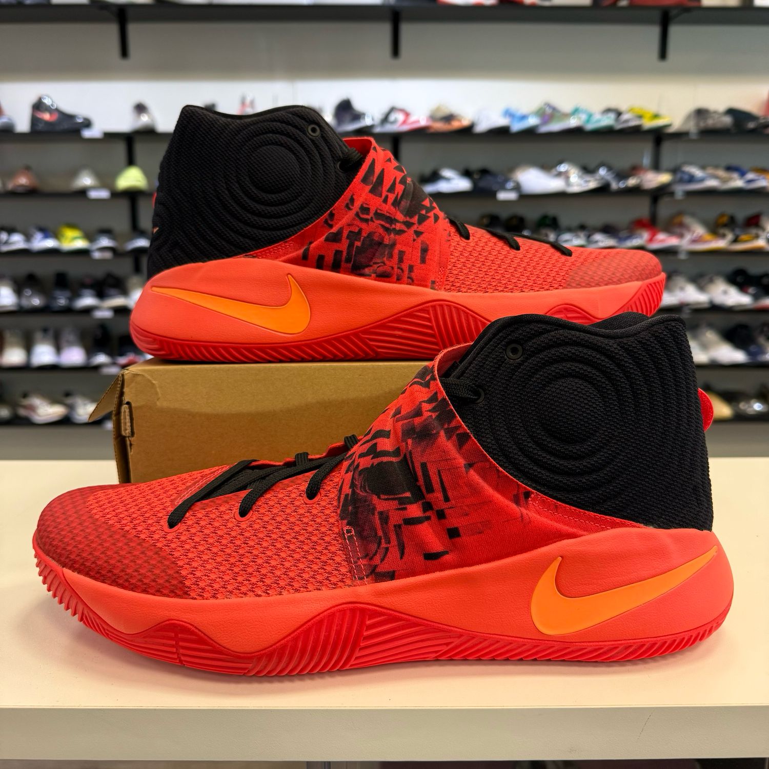 NEW NIKE KYRIE 2 INFERNO (NO BOX) SIZE 15