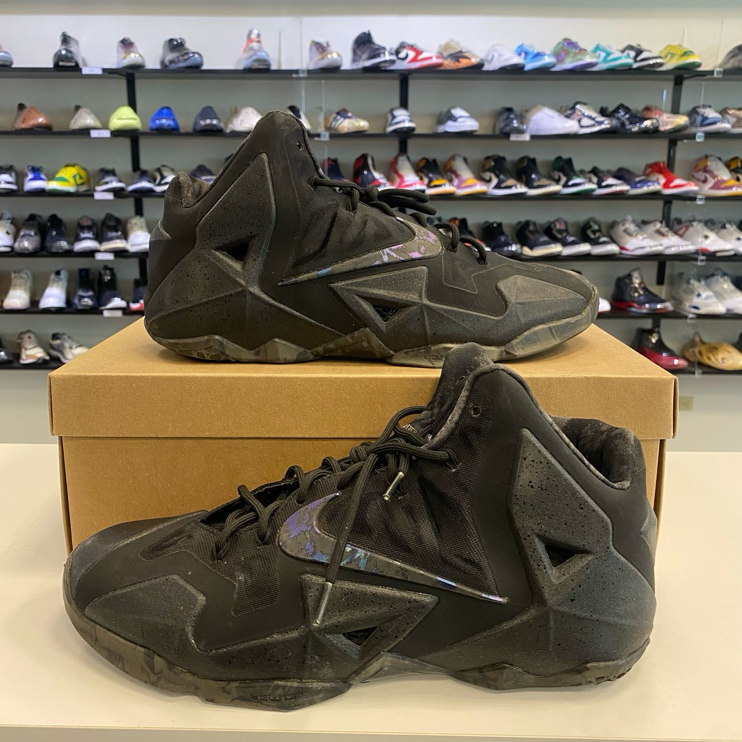 PO NB NIKE LEBRON 11 BLACKOUT SIZE 11.5