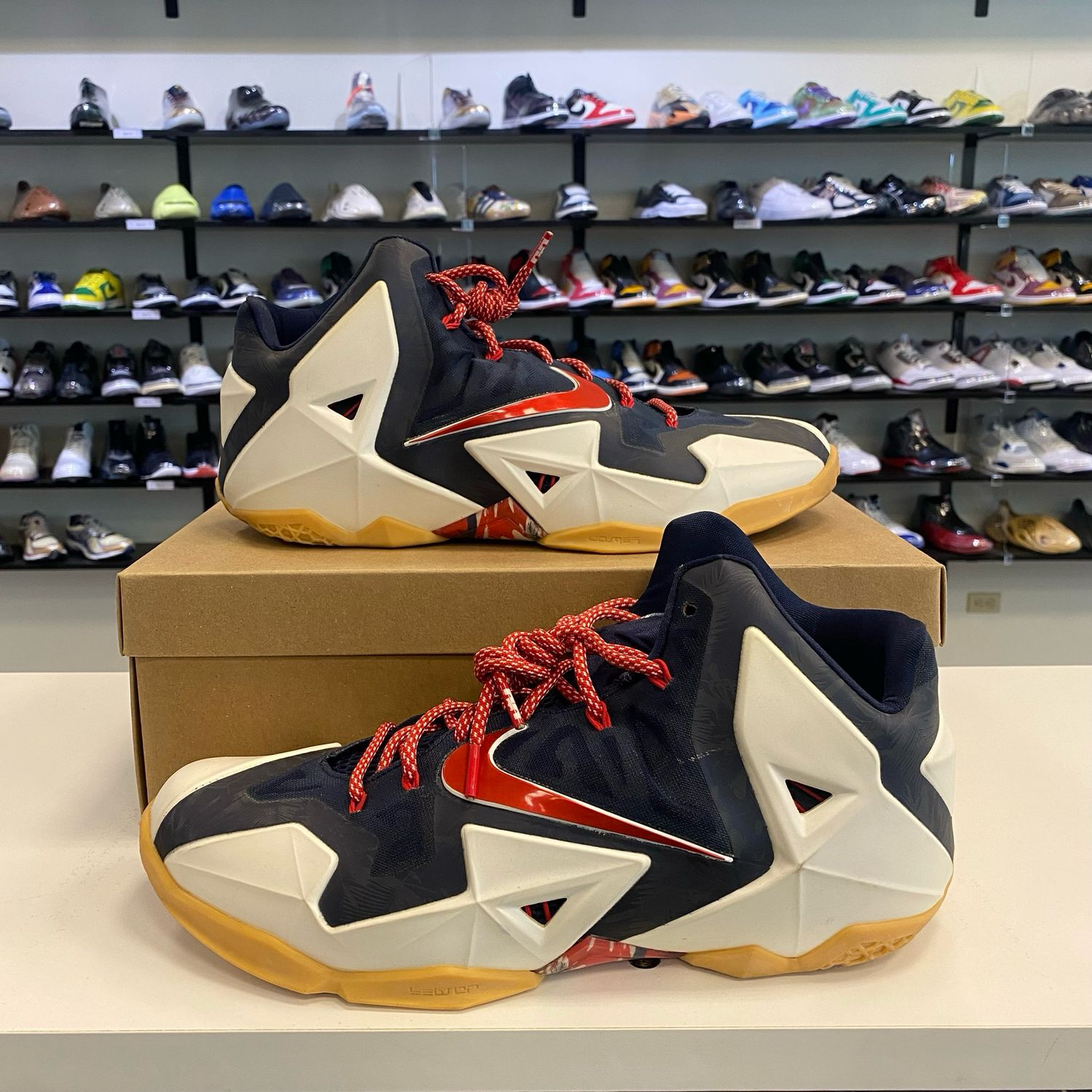 PO NB NIKE LEBRON 11 INDEPENDANCE DAY SIZE 13