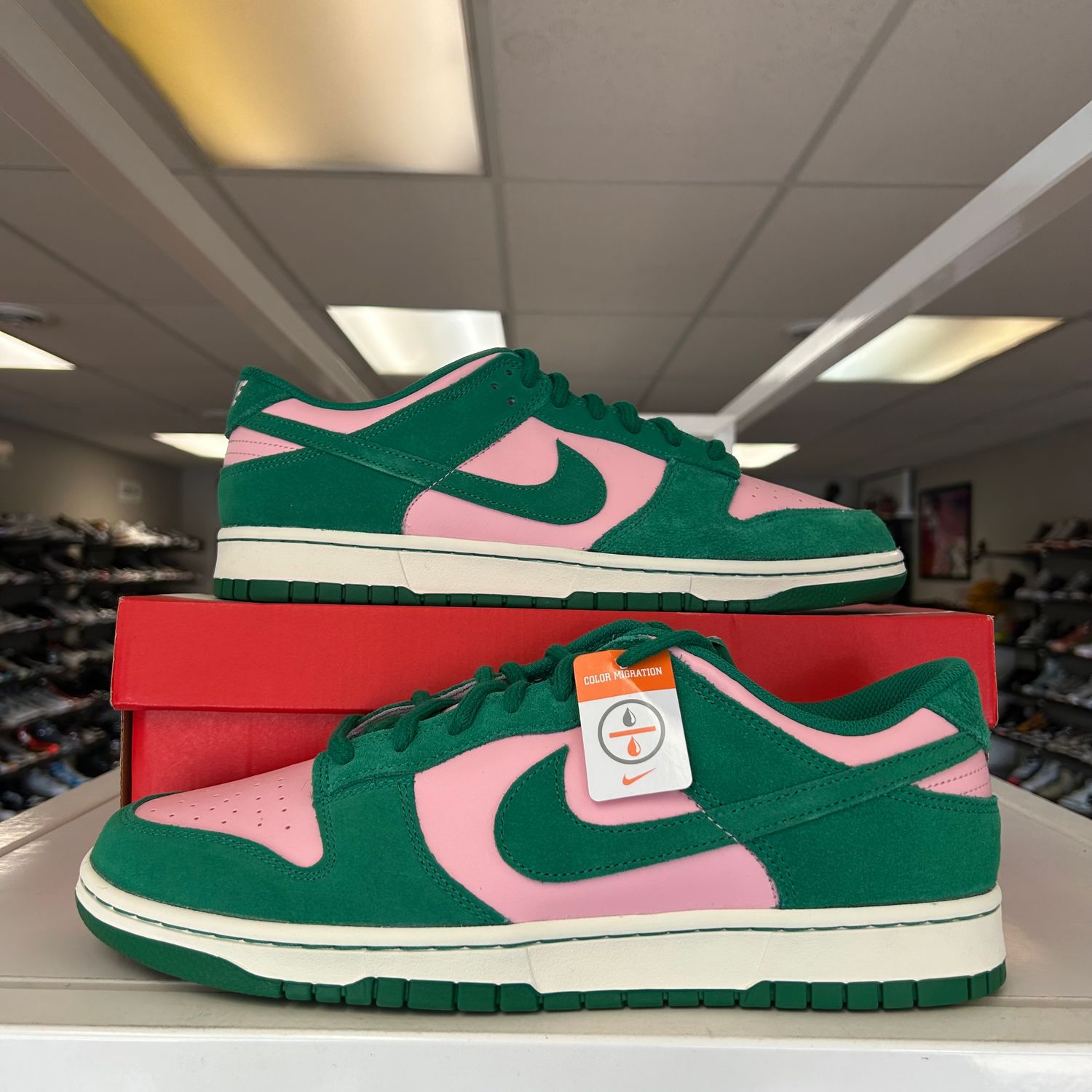 PO NIKE DUNK LOW RETRO SE MEDIUM SOFT PINK MALACHITE SIZE 13