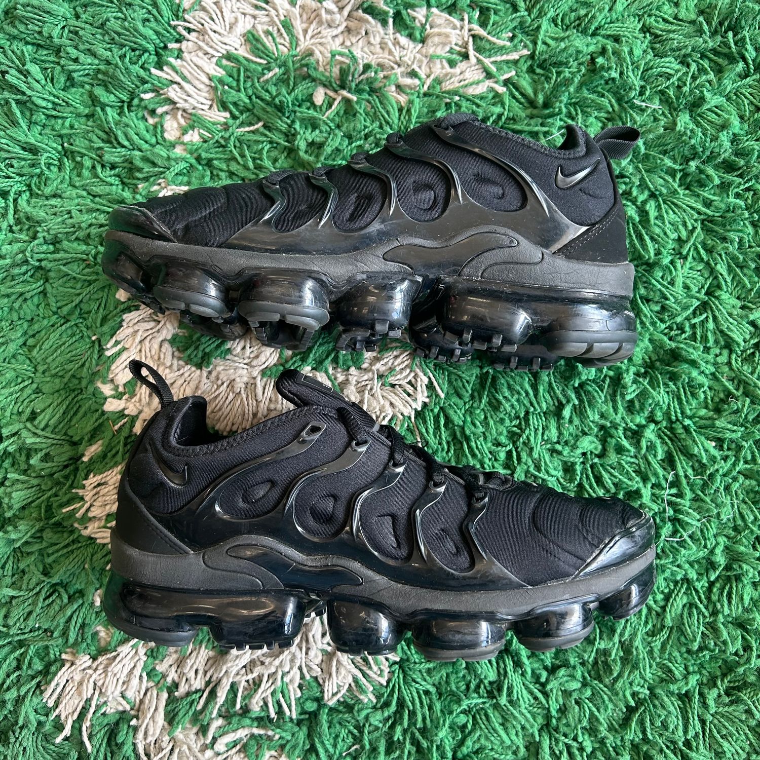PO NB NIKE AIR VAPORMAX PLUS TRIPLE BLACK SIZE 8