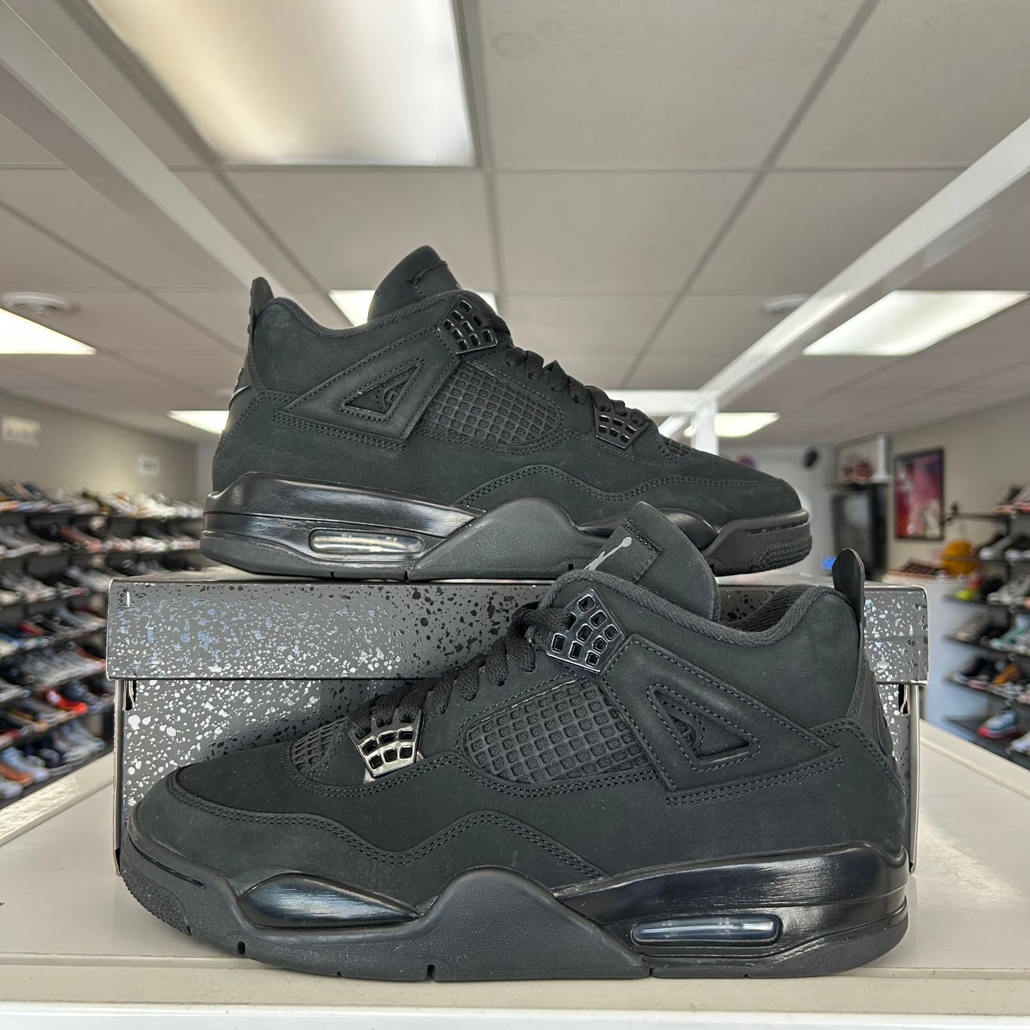 PO AIR JORDAN 4 BLACK CAT (2025)  SIZE 10