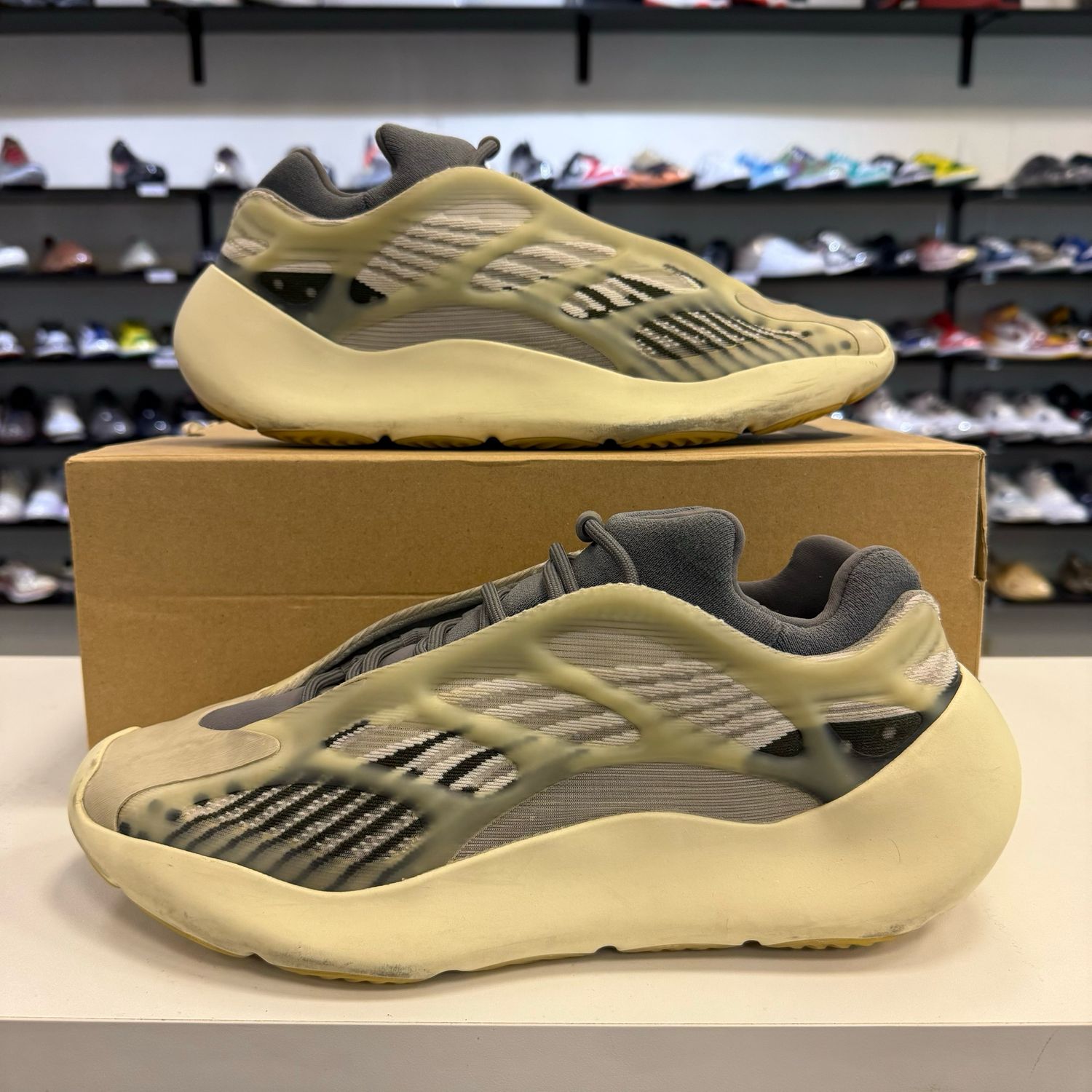 PO ADIDAS YEEZY 700 V3 FADE SALT SIZE 12.5