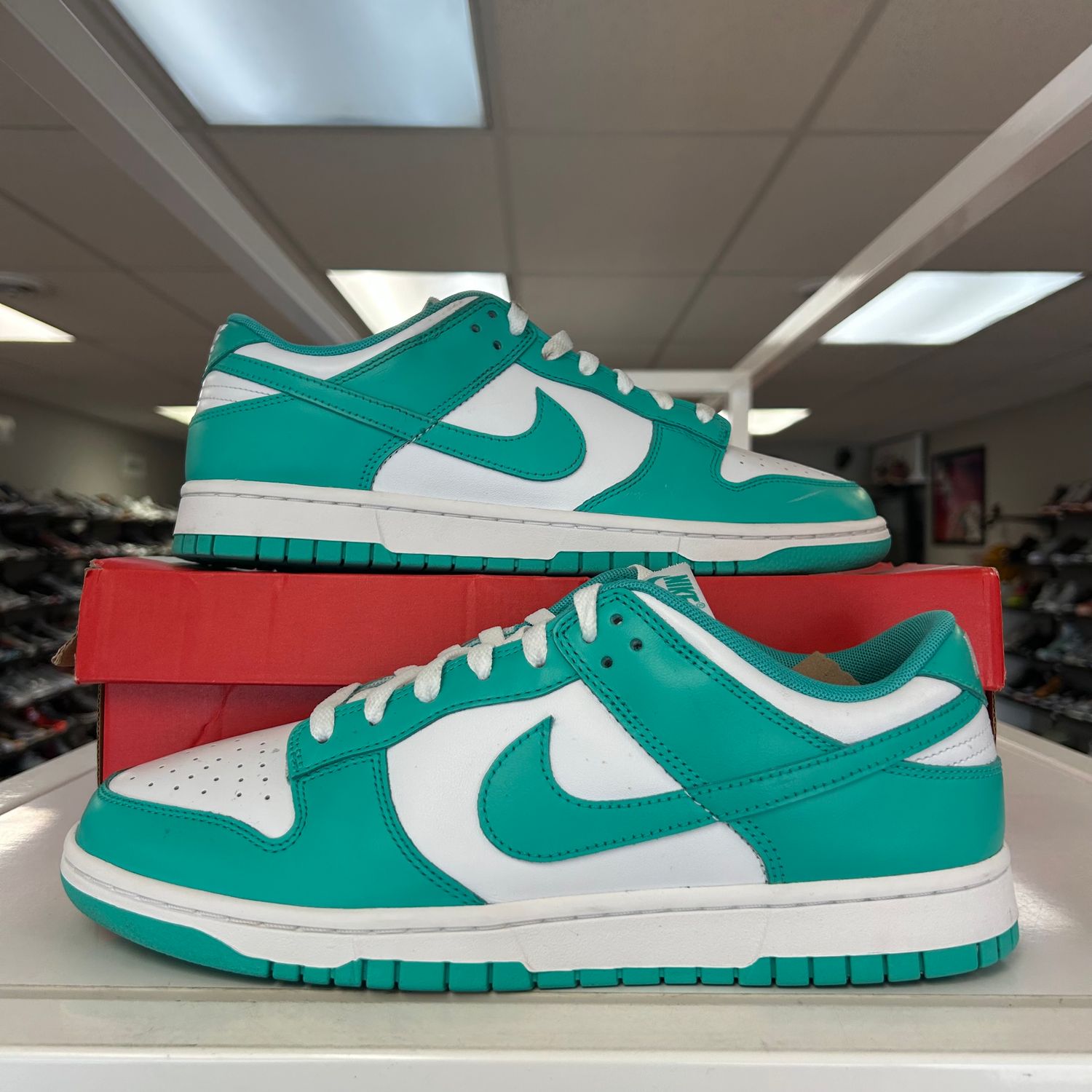 PO NIKE DUNK LOW CLEAR JADE SIZE 10.5