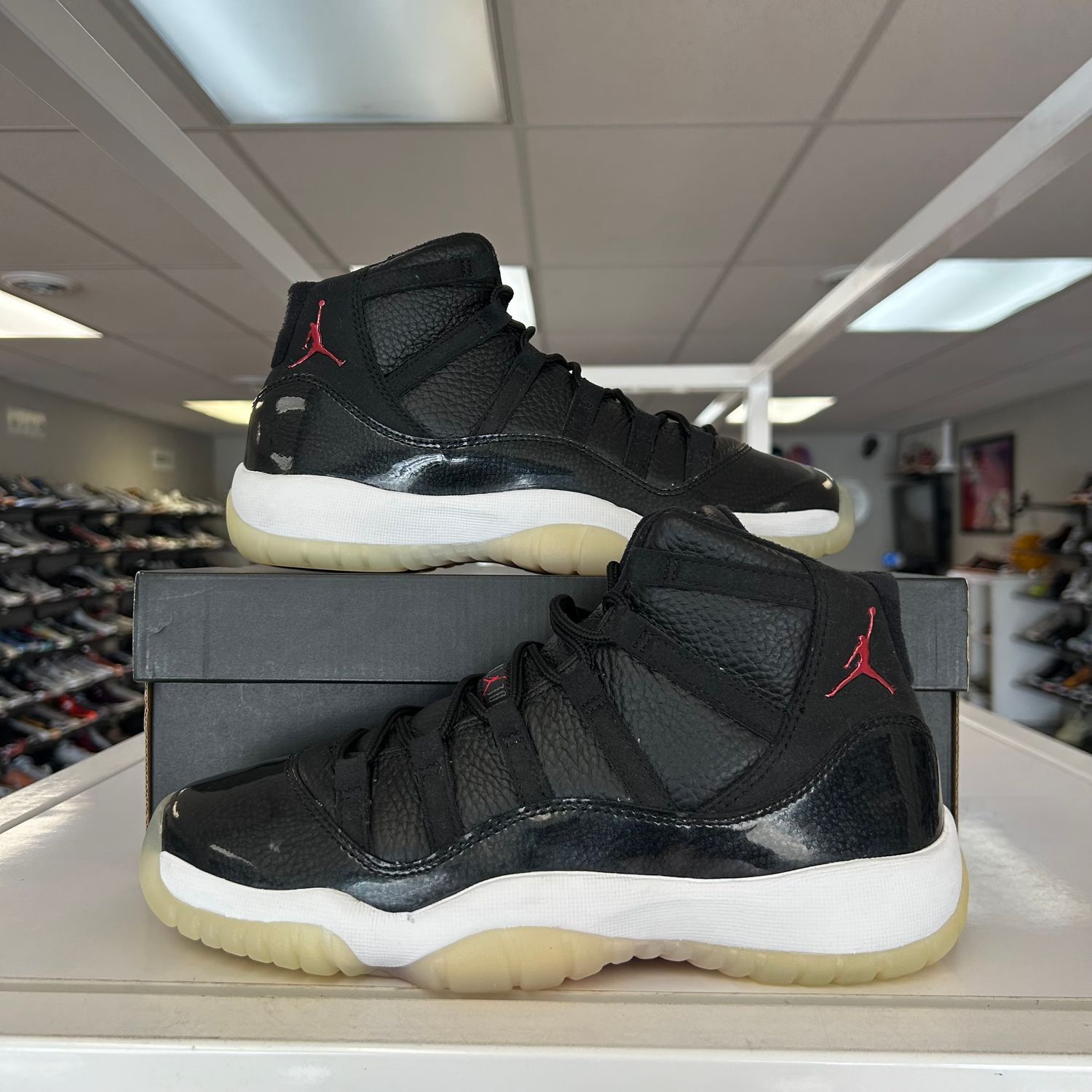 PO AIR JORDAN 11 72-10 (GS) SIZE 6.5Y