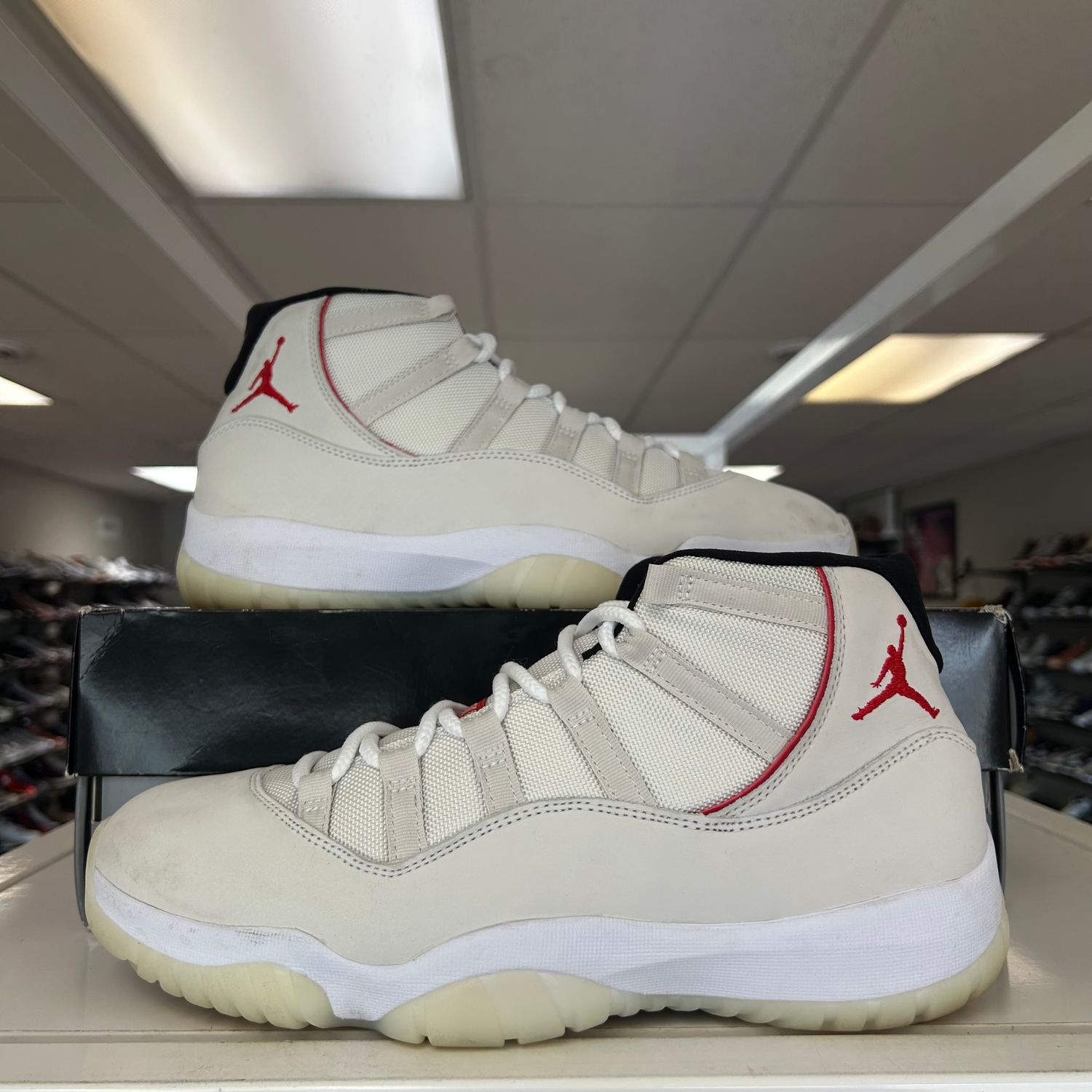 PO AIR JORDAN 11 RETRO PLATINUM TINT SIZE 11.5