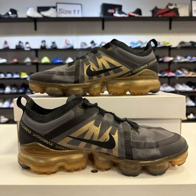 PO NIKE AIR VAPORMAX 2019 BLACK METALLIC GOLD SIZE 9
