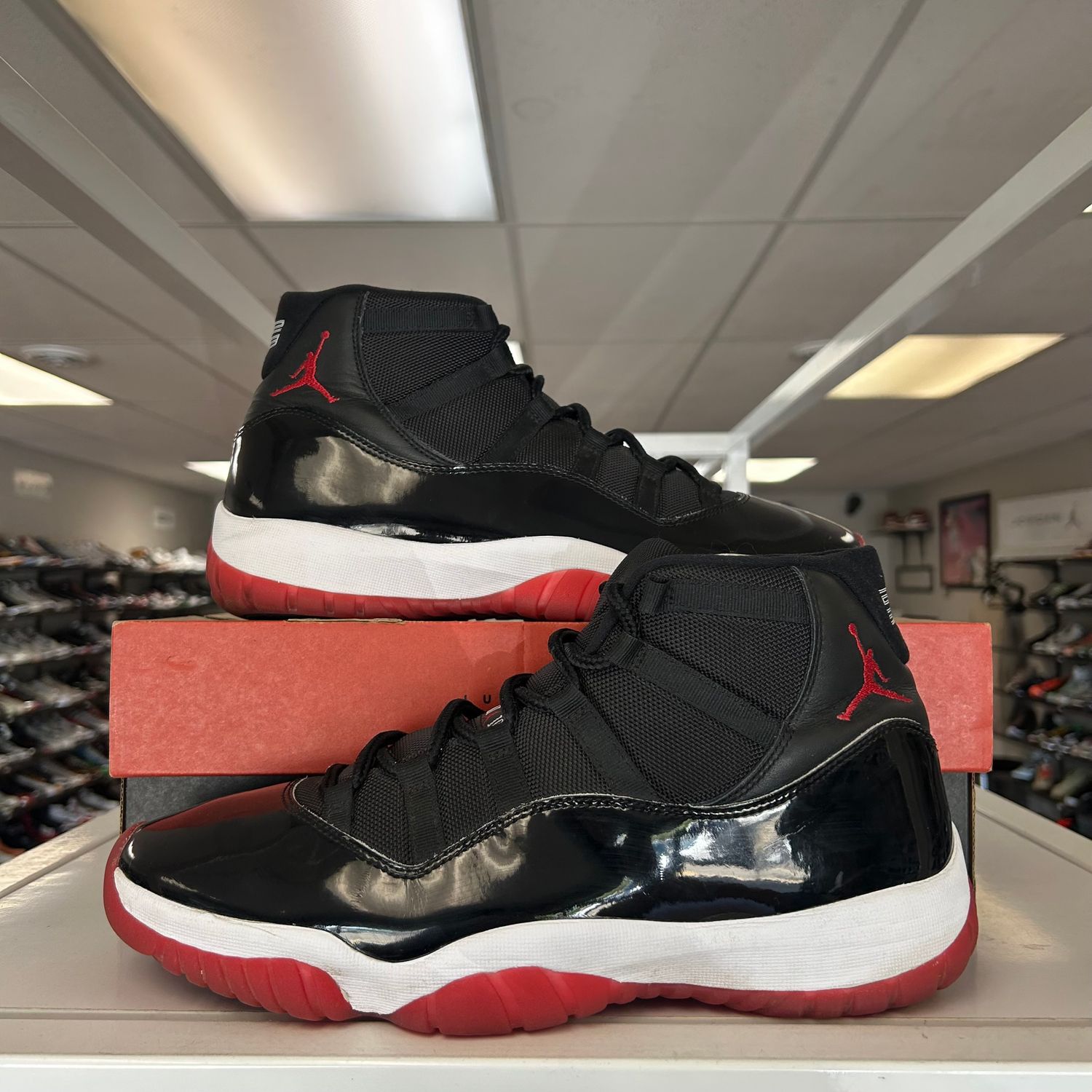 PO AIR JORDAN 11 RETRO PLAYOFFS BRED (2019) SIZE 13
