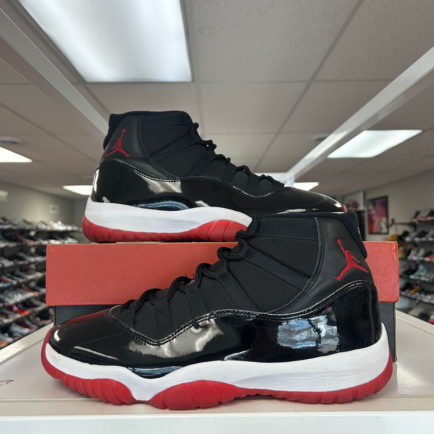 PO AIR JORDAN 11 RETRO PLAYOFFS BRED (2019) SIZE 12.5