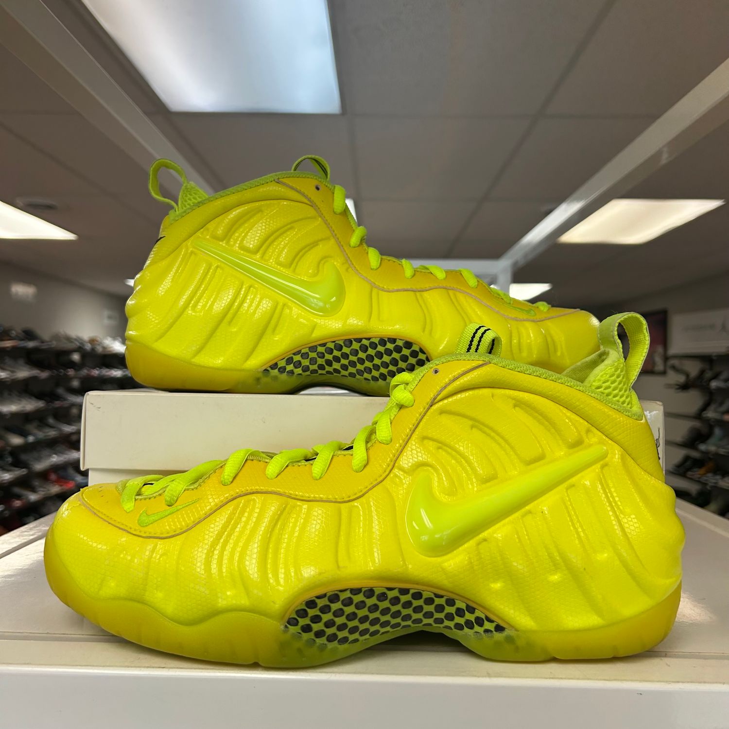 PO NIKE AIR FOAMPOSITE PRO VOLT SIZE 12