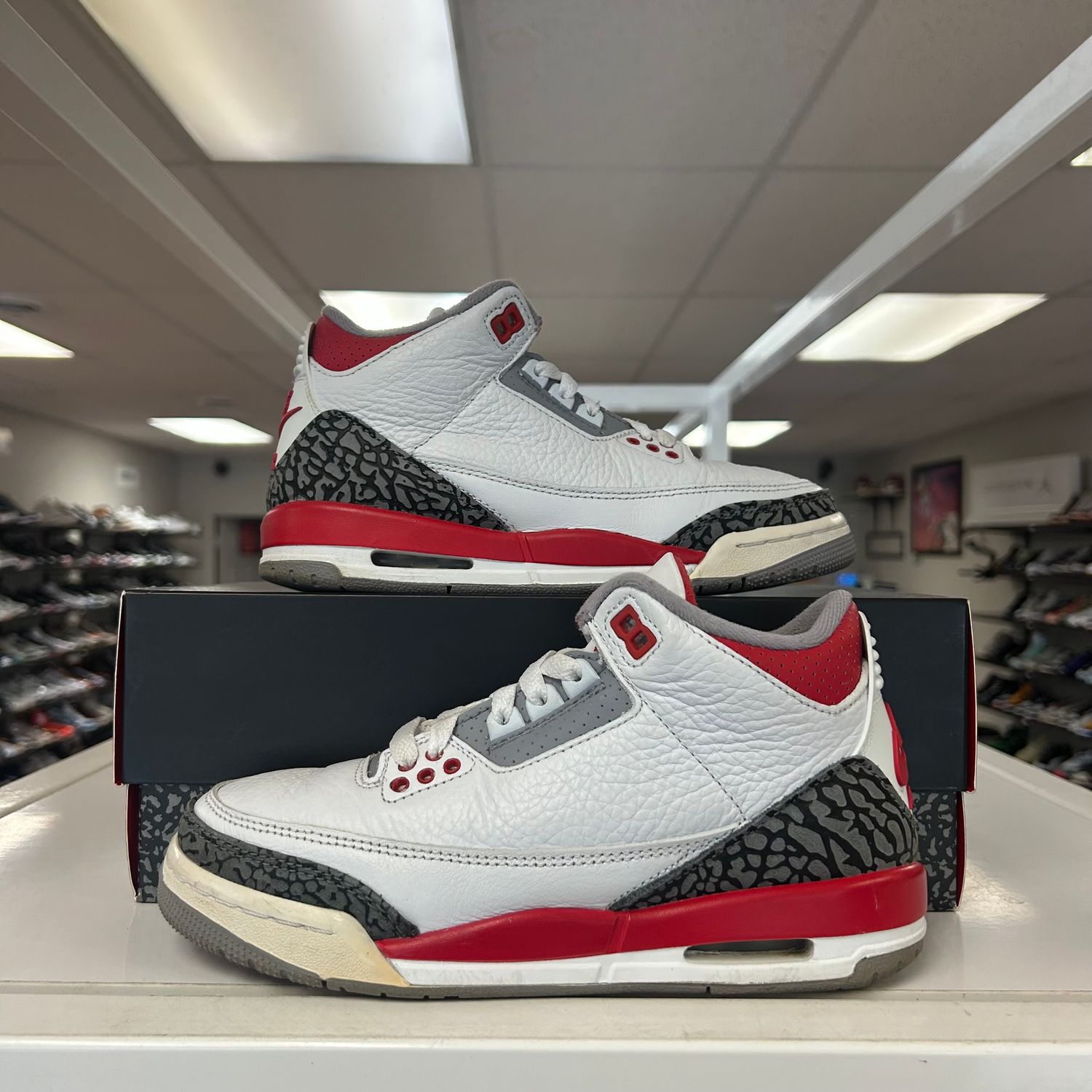 PO AIR JORDAN 3 RETRO FIRE RED (2022) SIZE 4.5Y