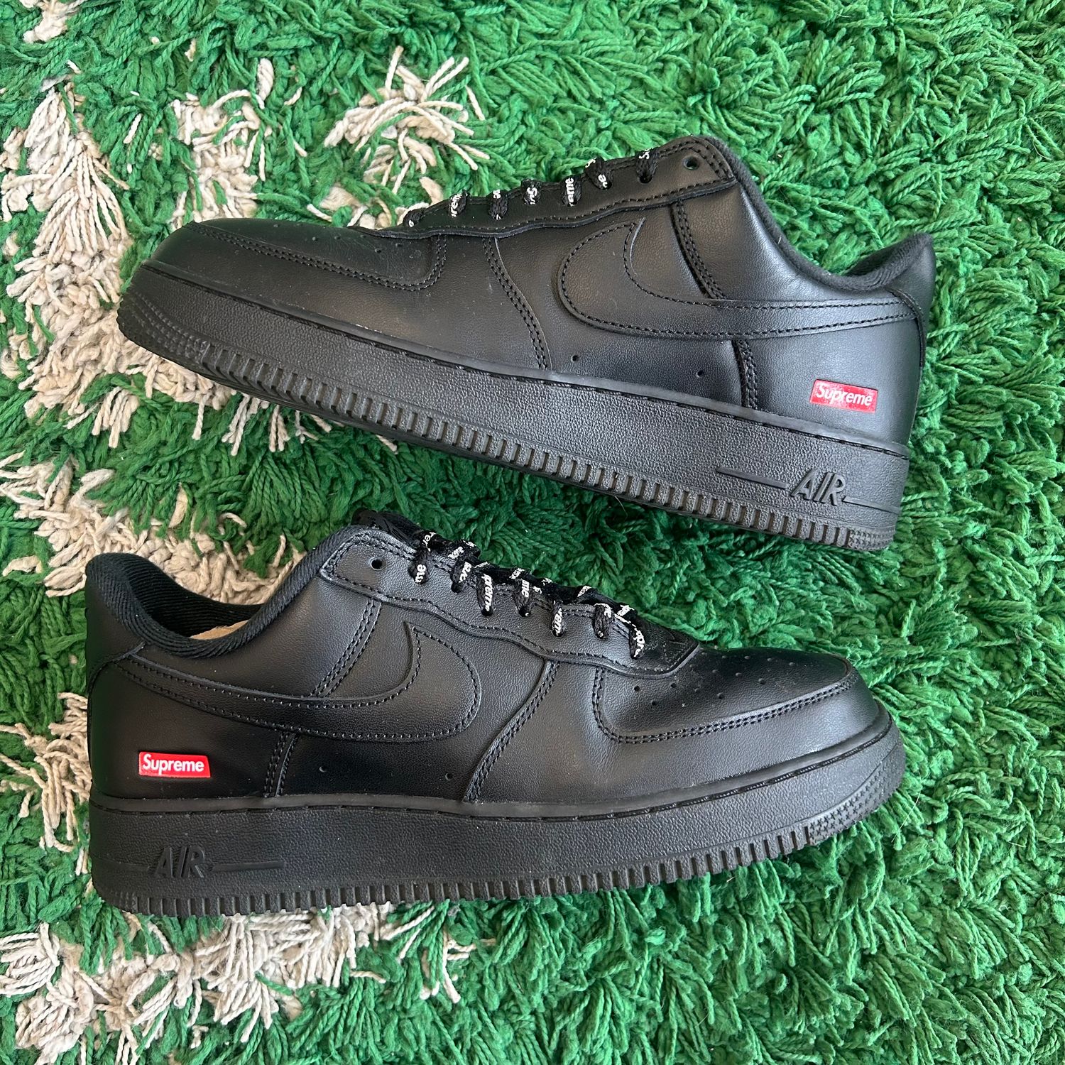 PO NB NIKE AIR FORCE 1 LOW SUPREME BLACK SIZE 9