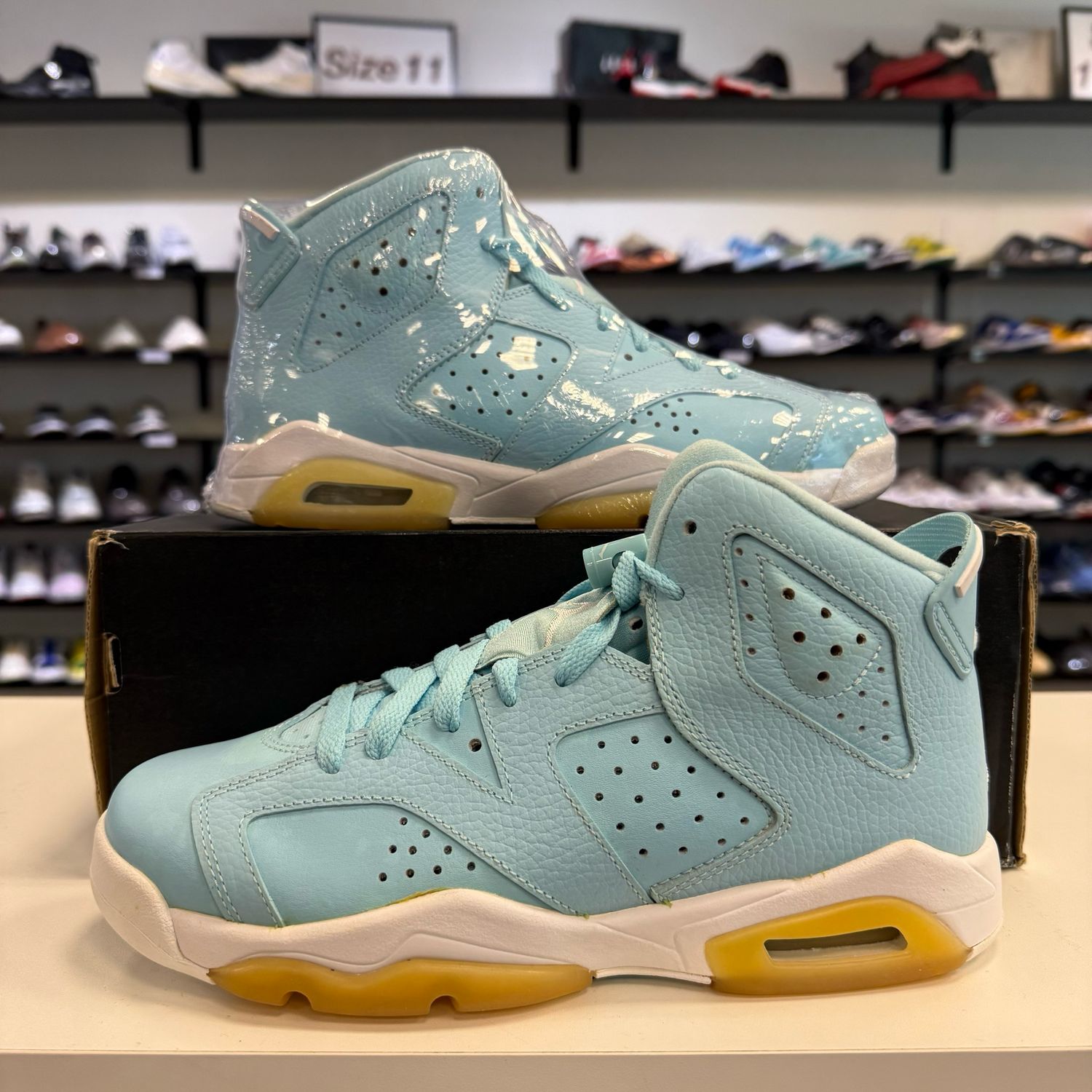 NEW (WITH FLAWS) AIR JORDAN 6 PANTONE SIZE 6Y
