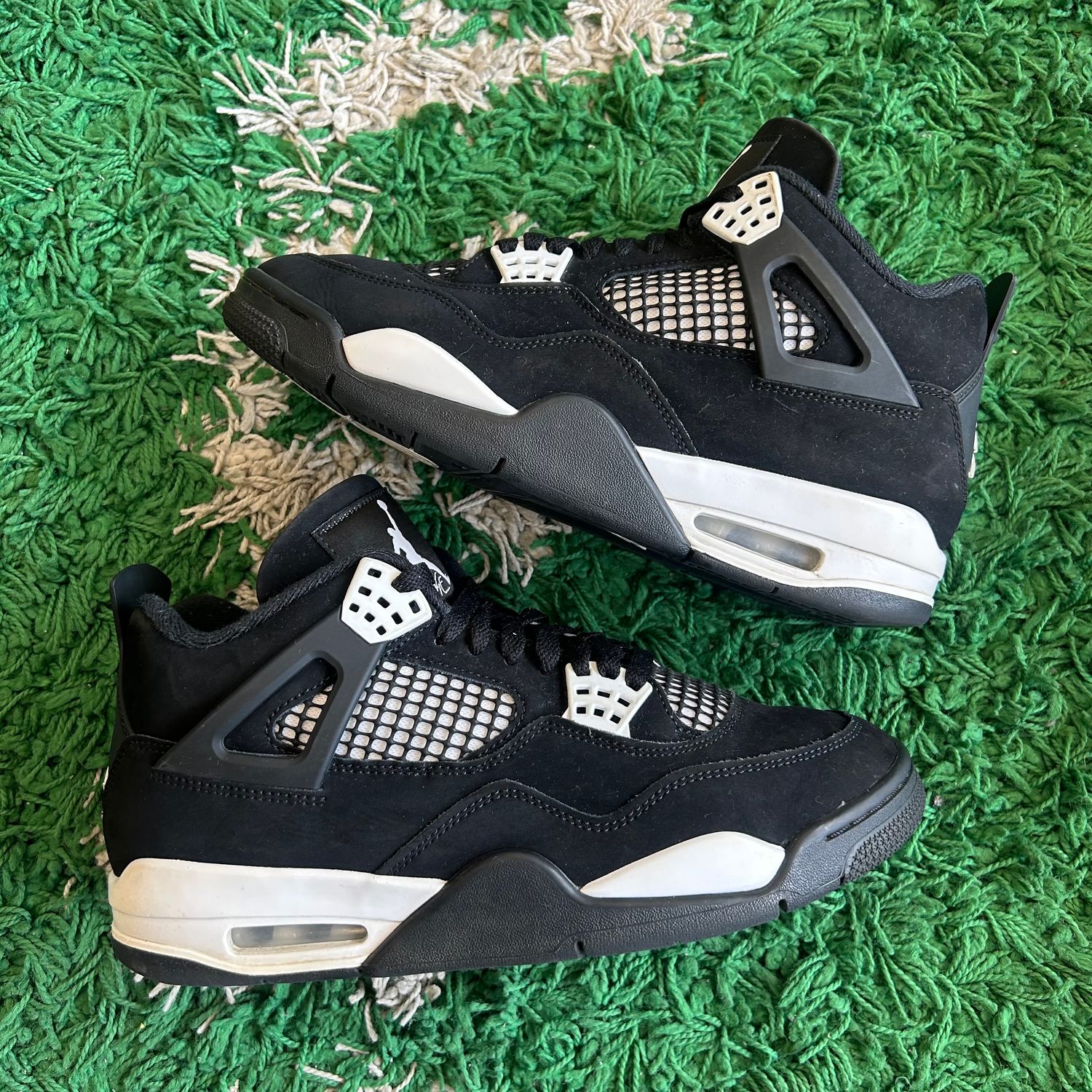 PO NB AIR JORDAN 4 WHITE THUNDER SIZE 8.5