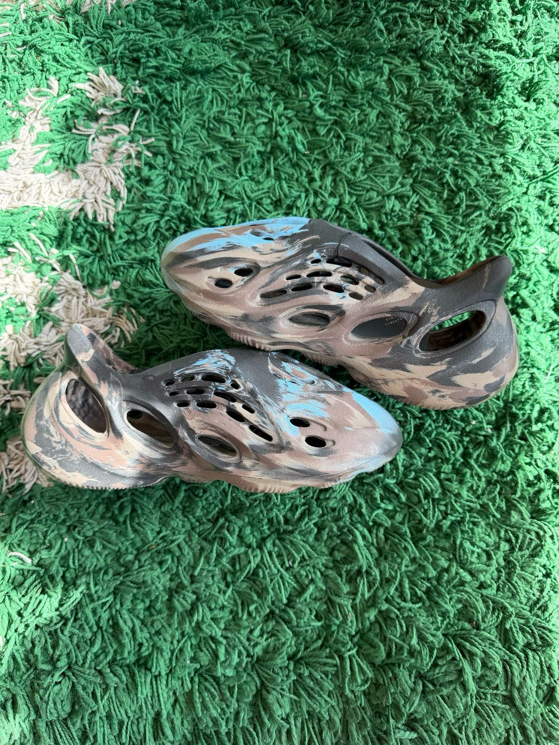 PO NB ADIDAS YEEZY FOAM RUNNER MX CINDER SIZE 5