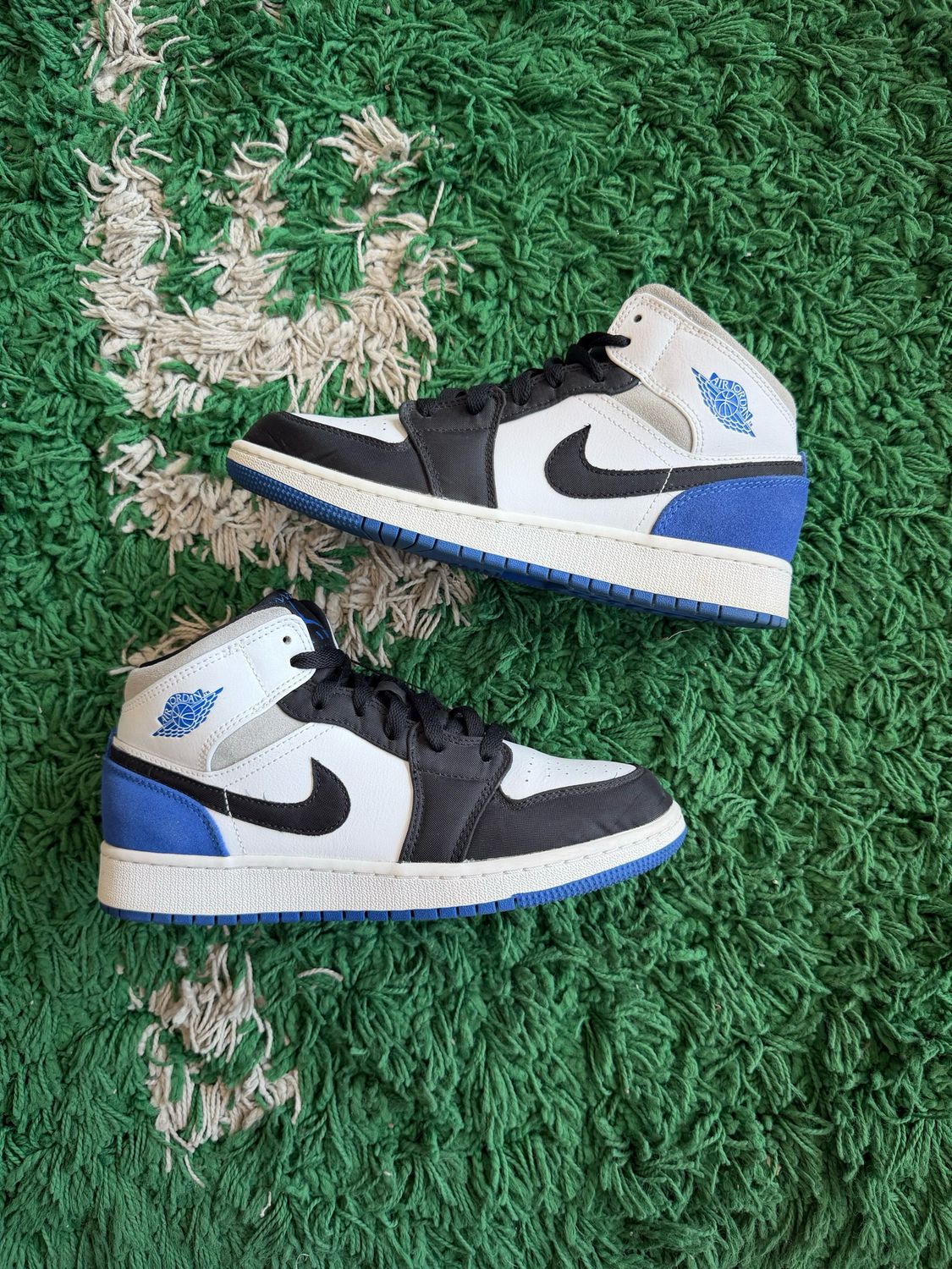 PO NB AIR JORDAN 1 MID WHITE BLACK ROYAL (GS) SIZE 6Y