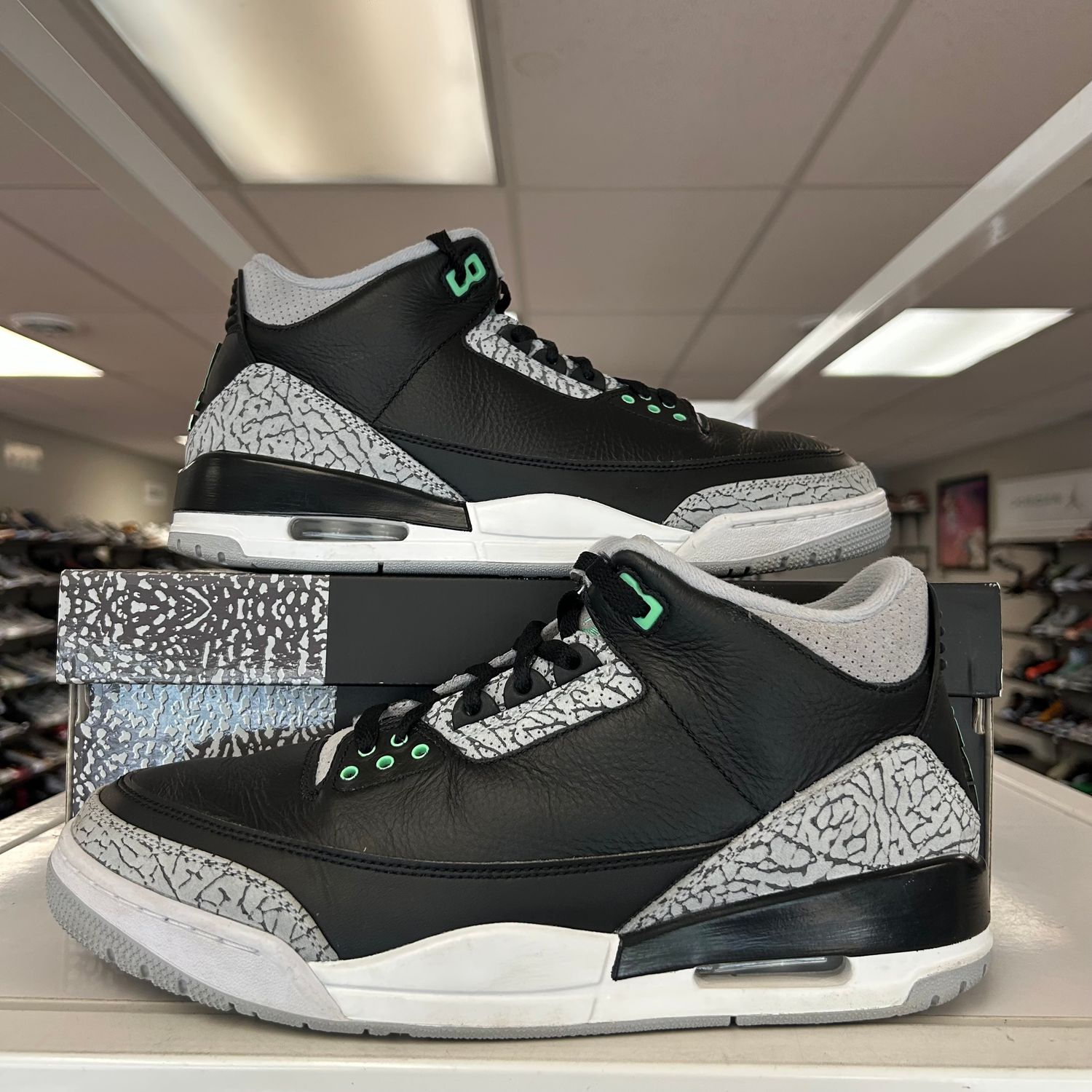 PO AIR JORDAN 3 RETRO GREEN GLOW SIZE 11