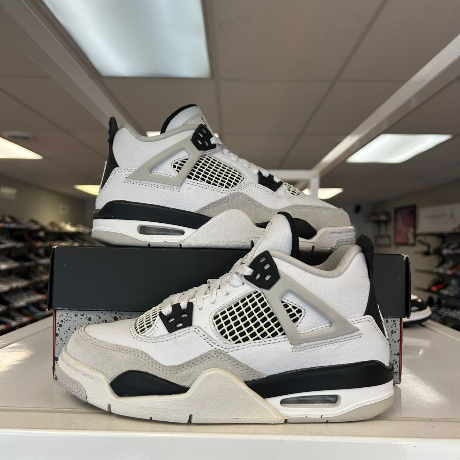 PO AIR JORDAN 4 MILITARY BLACK (GS) SIZE 4.5Y