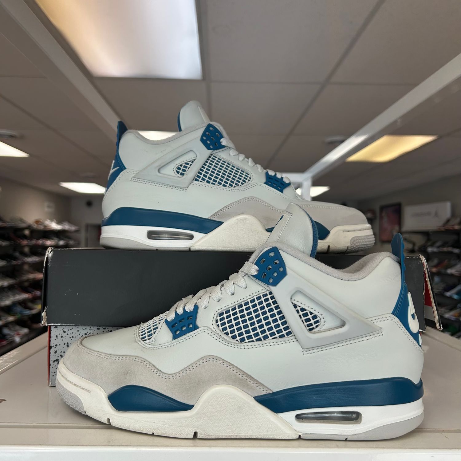 PO5 AIR JORDAN 4 MILITARY BLUE SIZE 9.5