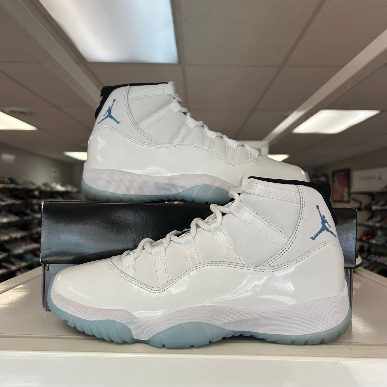 PO2 AIR JORDAN 11 LEGEND BLUE (2024) SIZE 8.5