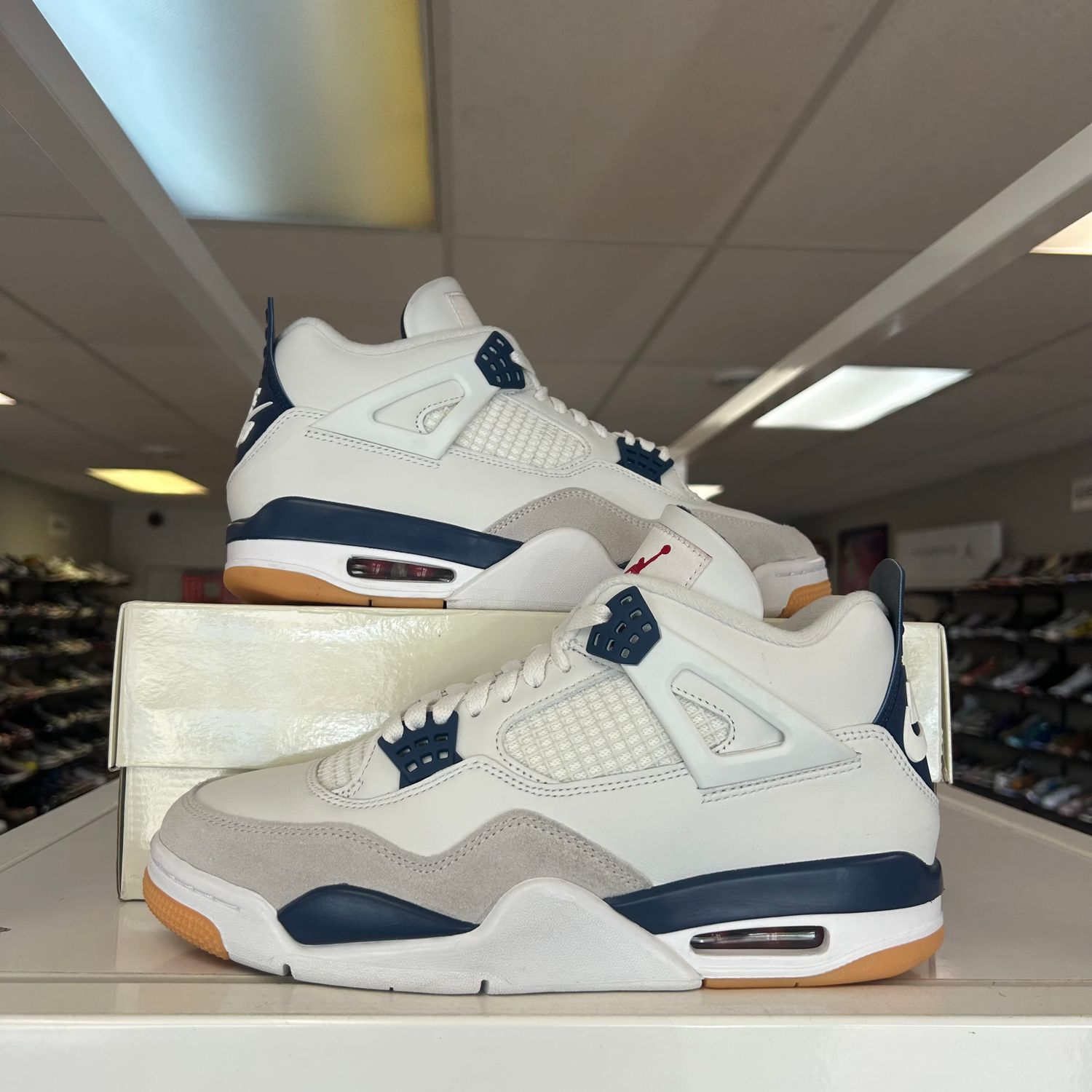 PO AIR JORDAN 4 SB NAVY SIZE 9
