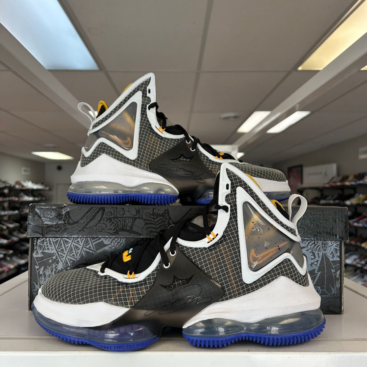 PO NIKE LEBRON 19 HARDWOOD CLASSIC SIZE 10