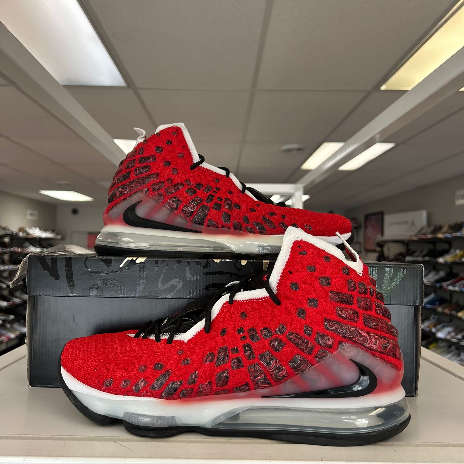 PO NIKE LEBRON 17 UPTEMPO SIZE 10.5