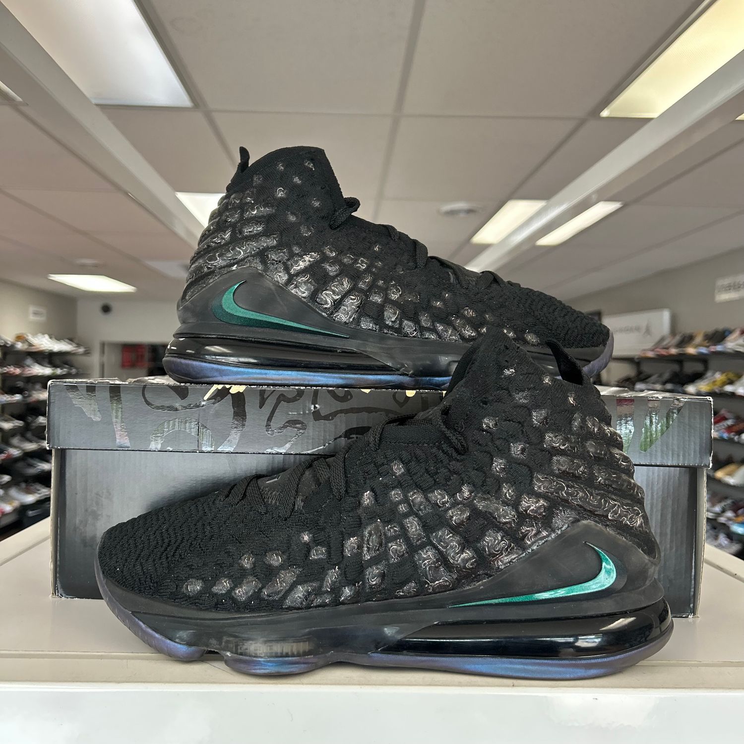 PO NIKE LEBRON 17 GLOBAL CURRENCY SIZE 10.5