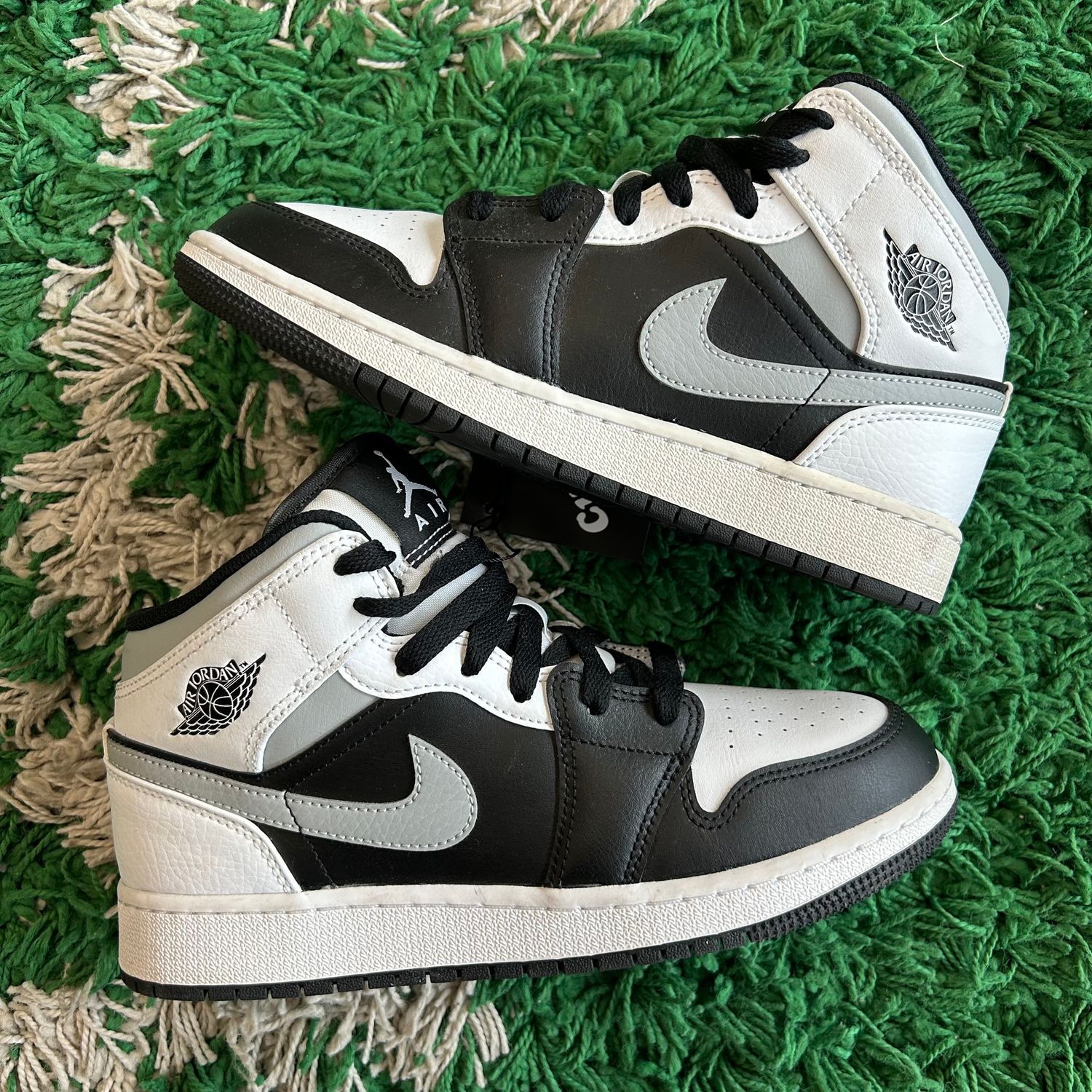 PO NB AIR JORDAN 1 MID WHITE SHADOW SIZE 4.5Y